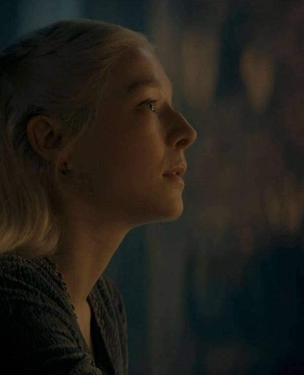 Emma D'Arcy als Rhaenyra Targaryen in einer Szene.