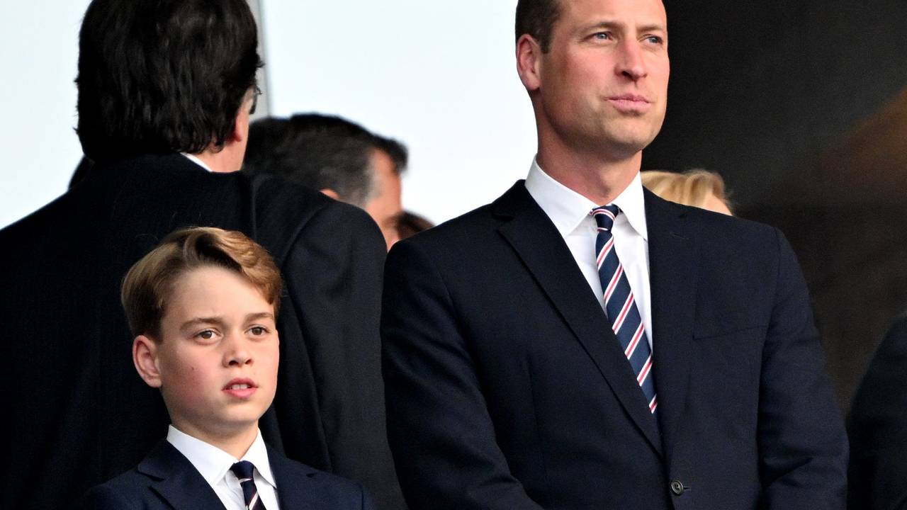 Prinz George und Prinz William gucken das EM-Finalspiel im Berliner Olympiastadion.
