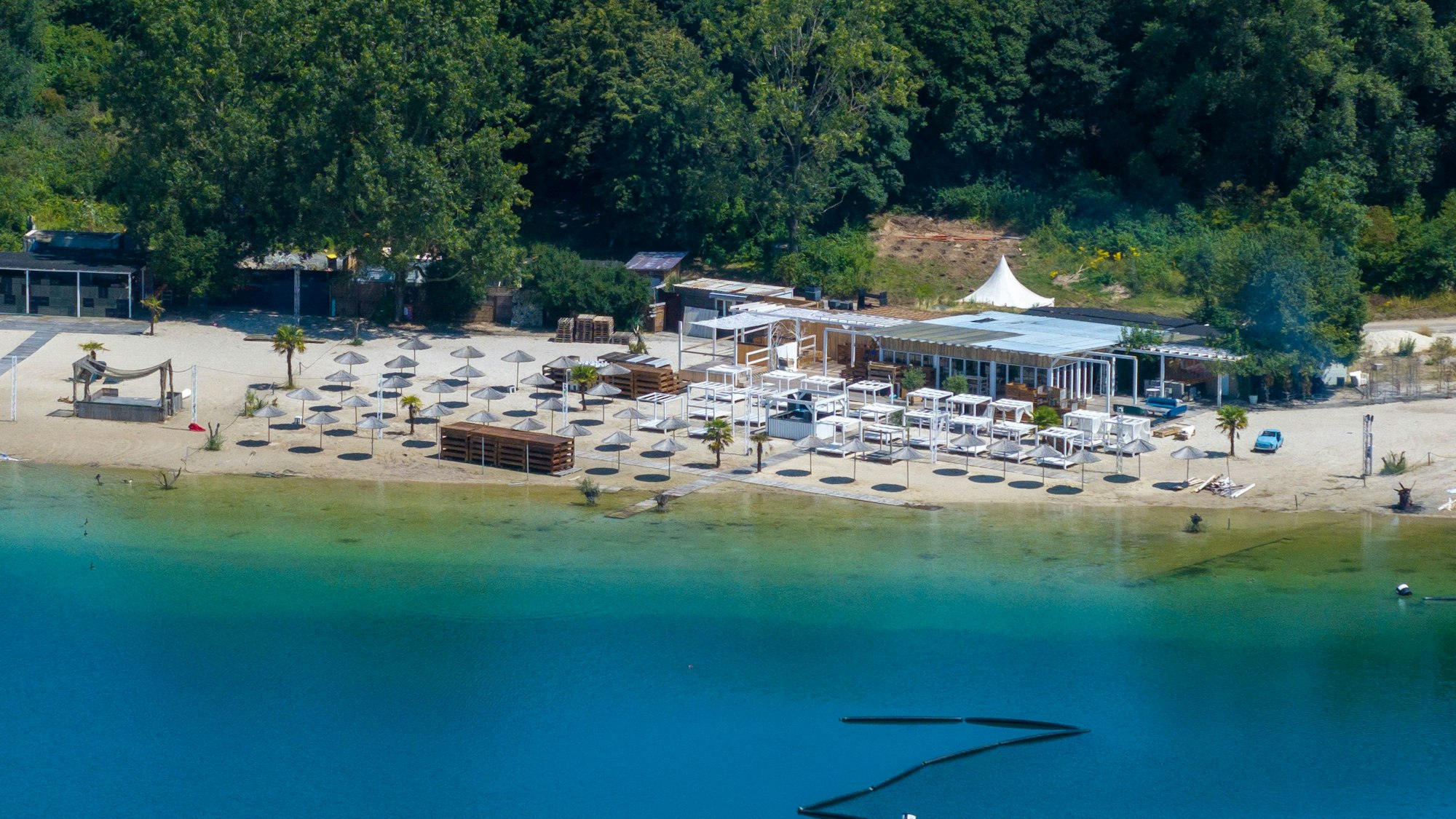 Der Beachclub „Monkey's Island“ am Escher See.