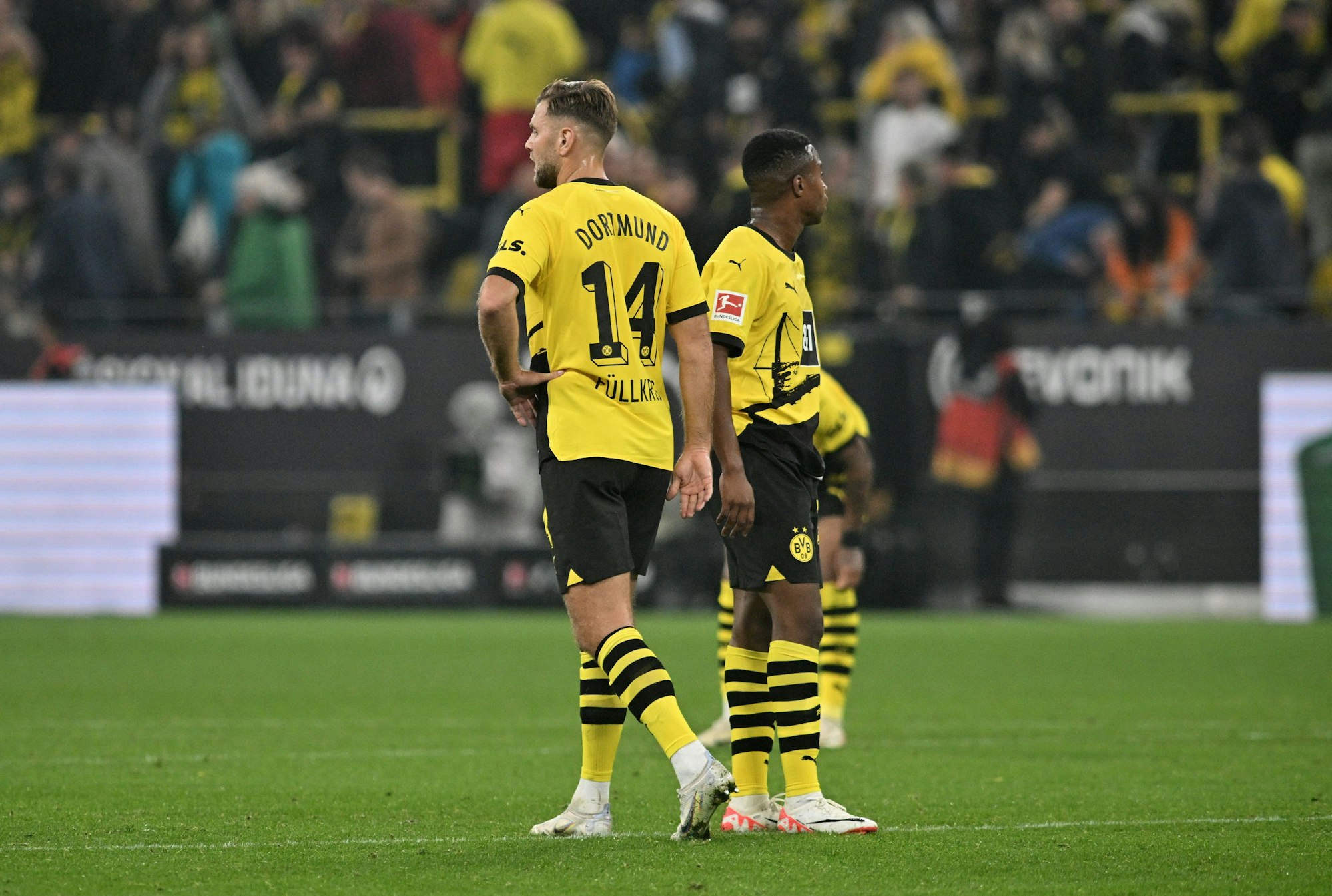 Niclas Füllkrug und Youssoufa Moukoko bei einem Bundesligaspiel von Borussia Dortmund.