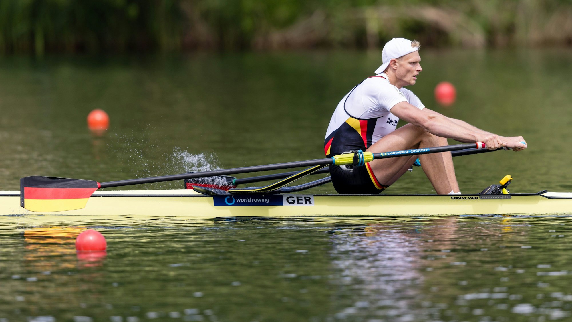 Oliver Zeidler aus Deutschland tritt am zweiten Tag des Ruder-Weltcups 2024 auf dem Rotsee im Halbfinale des Herren-Einer an.