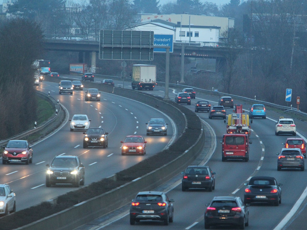 Am Autobahnkreuz Bonn/Siegburg wird die Verbindung von der A3 zur A560 monatelang gesperrt. (Archivfoto)