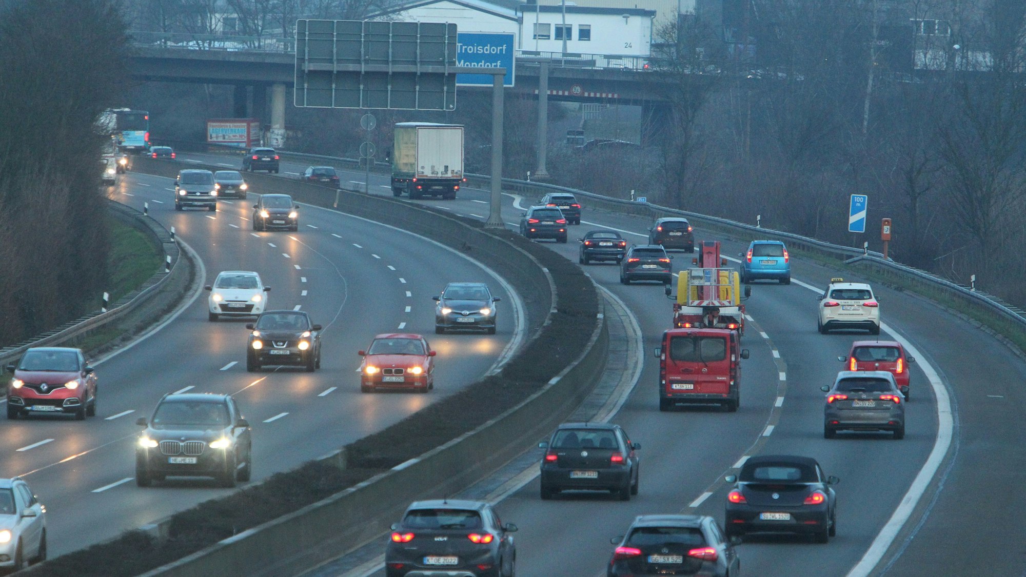 Am Autobahnkreuz Bonn/Siegburg wird die Verbindung von der A3 zur A560 monatelang gesperrt. (Archivfoto)