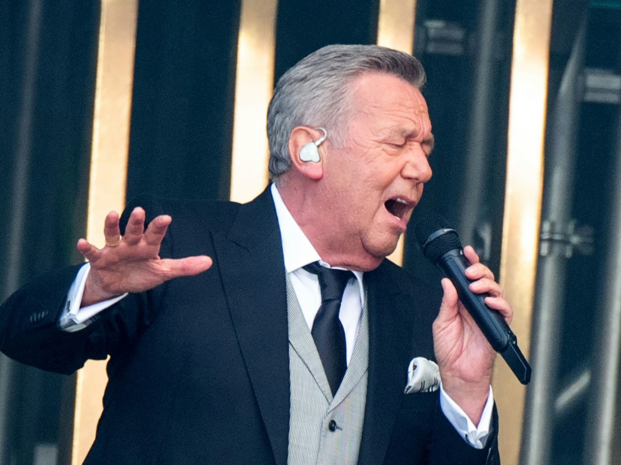 Roland Kaiser, Schlagersänger, tritt zum Auftakt seiner Tour „RK 50 - 50 Jahre - 50 Hits - Die große Tournee zum 50. Bühnenjubiläum“ in der Kalkberg-Arena auf.