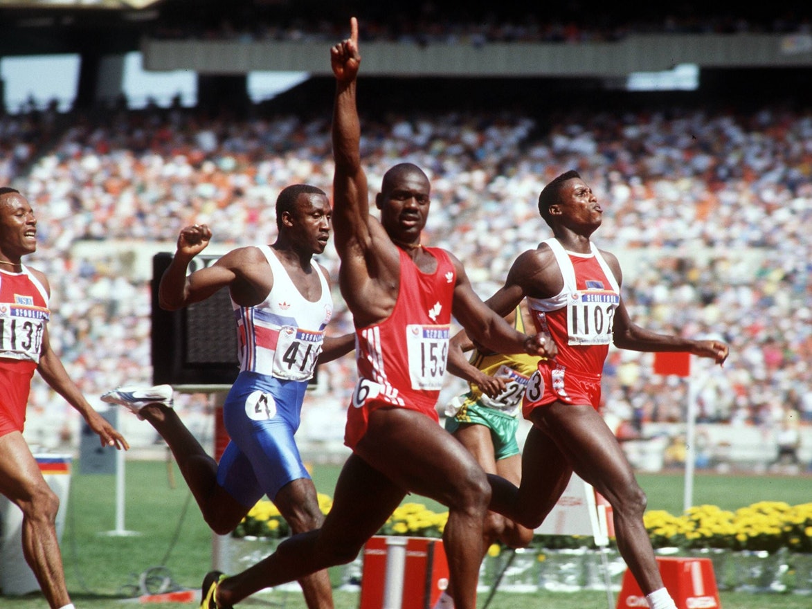 Ben Johnson siegt 1988 in Seoul über 100 Meter vor Carl Lewis – im Nachhinein einer der größten Olympia-Skandale der Geschichte.
