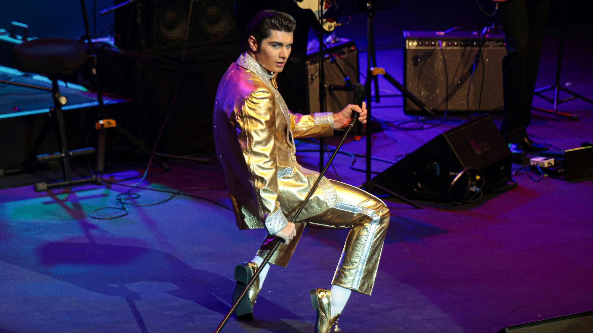 Elvis-Darsteller Emilio Santoro am 25. Juli 2024 in der Philharmonie Köln bei der „Elvis Tribute Artist World Tour“