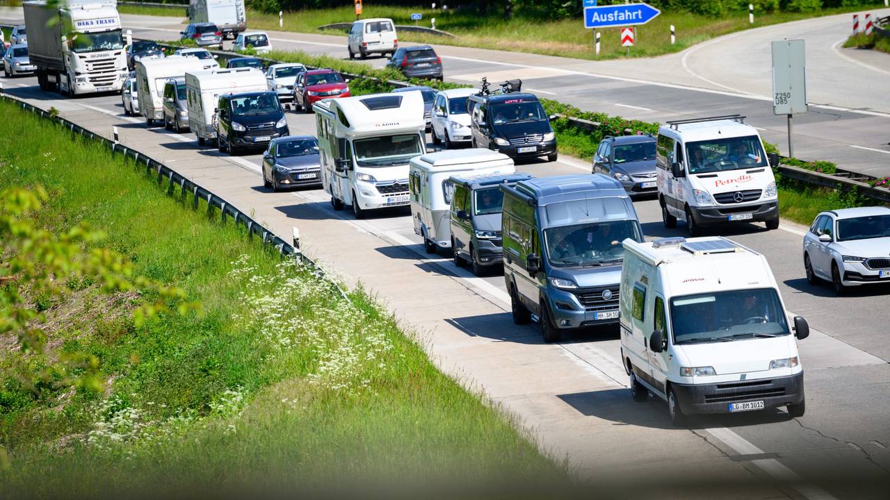 Stau auf einer Autobahn.