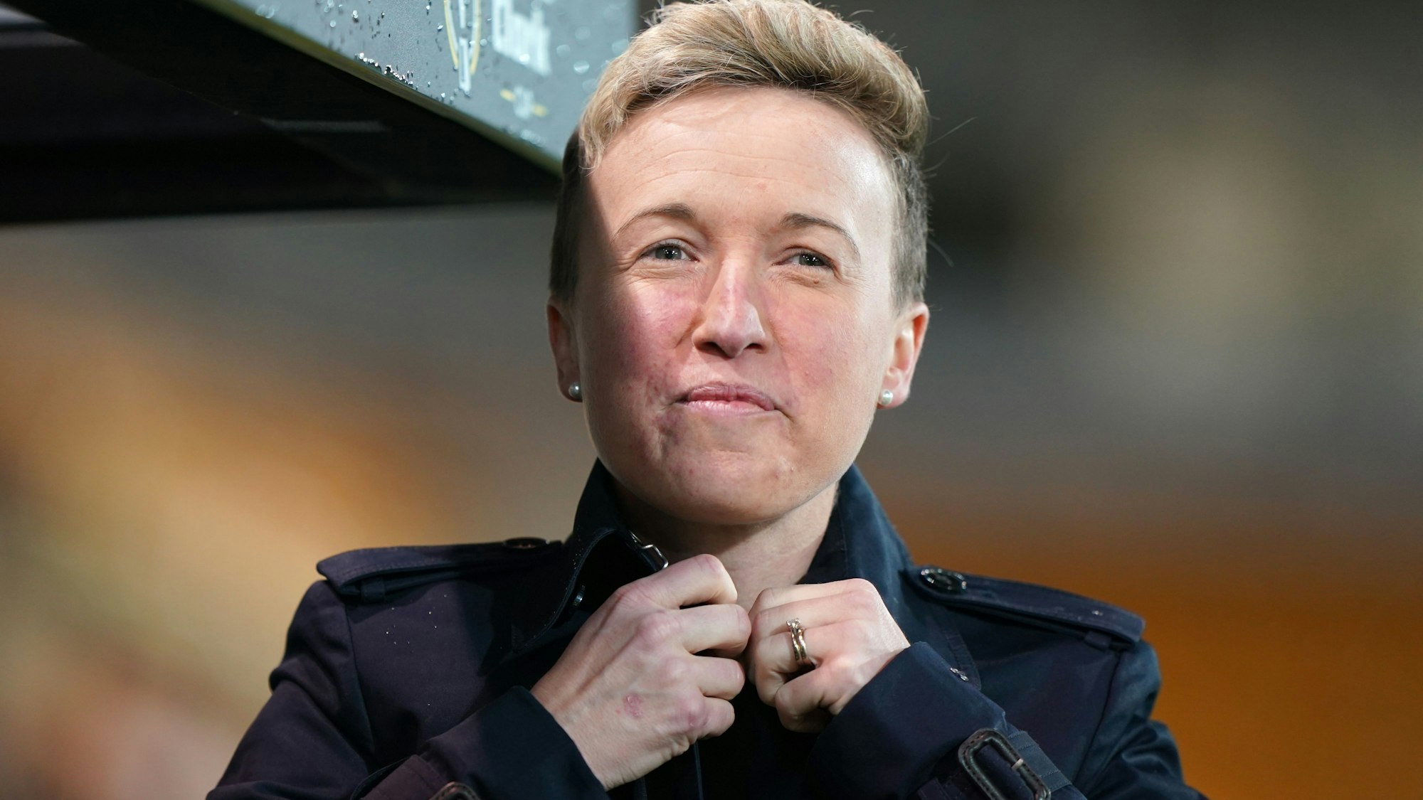 Beverly Priestman am Spielfeldrand.