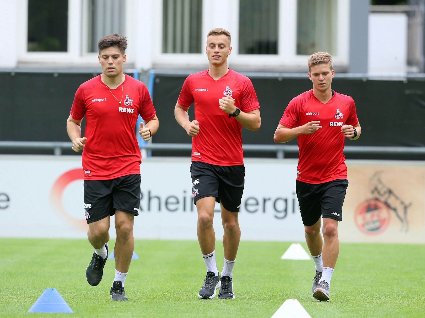 Vincent Kozielle, Marvin Obuz und Jorge Mere laufen sich warm.