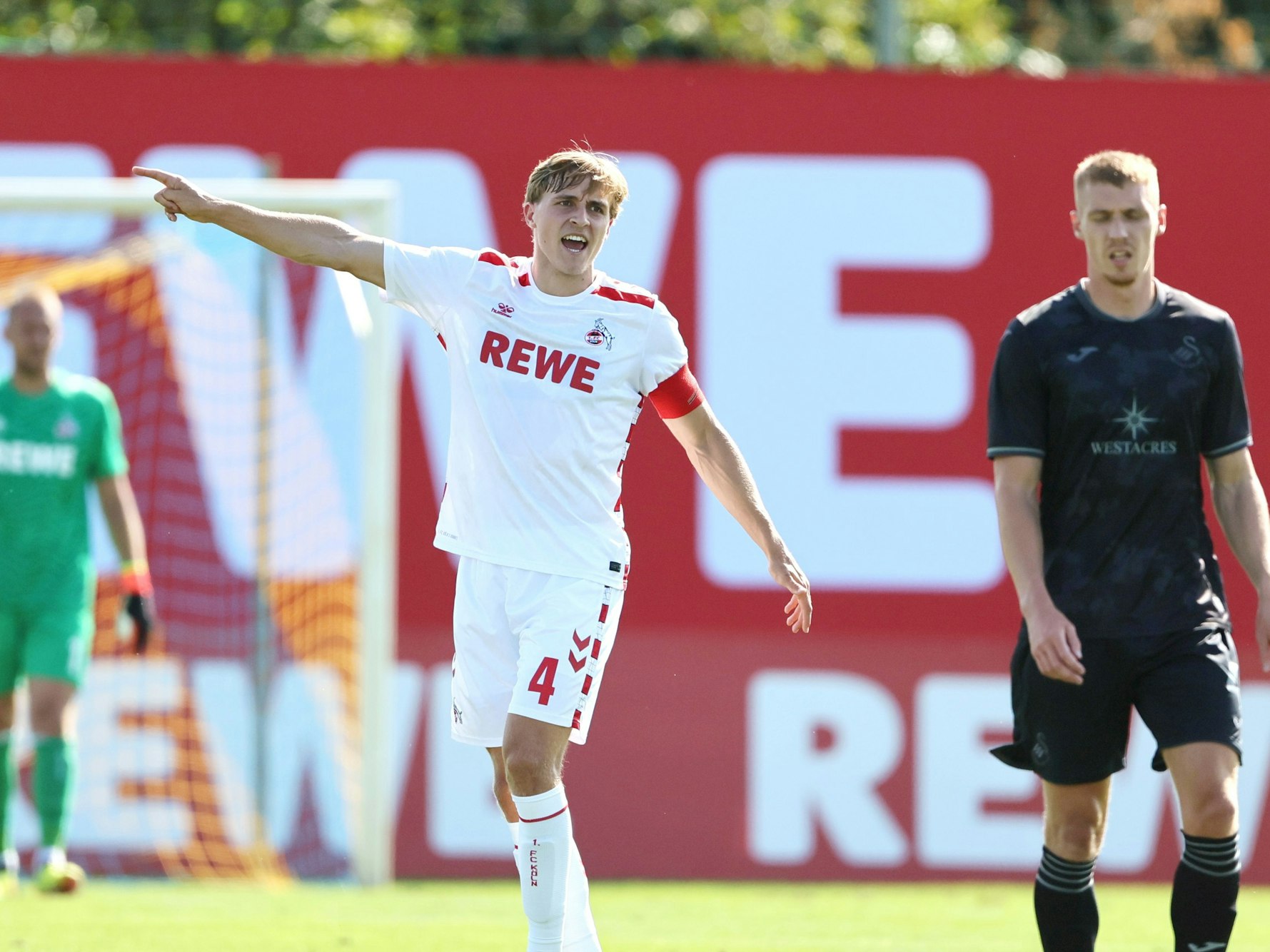 Timo Hübers im Testspiel gegen Swansea.