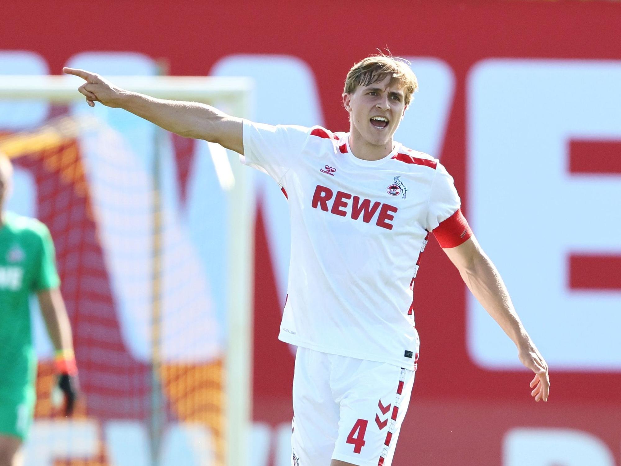 Timo Hübers (1. FC Köln) auf dem Platz.