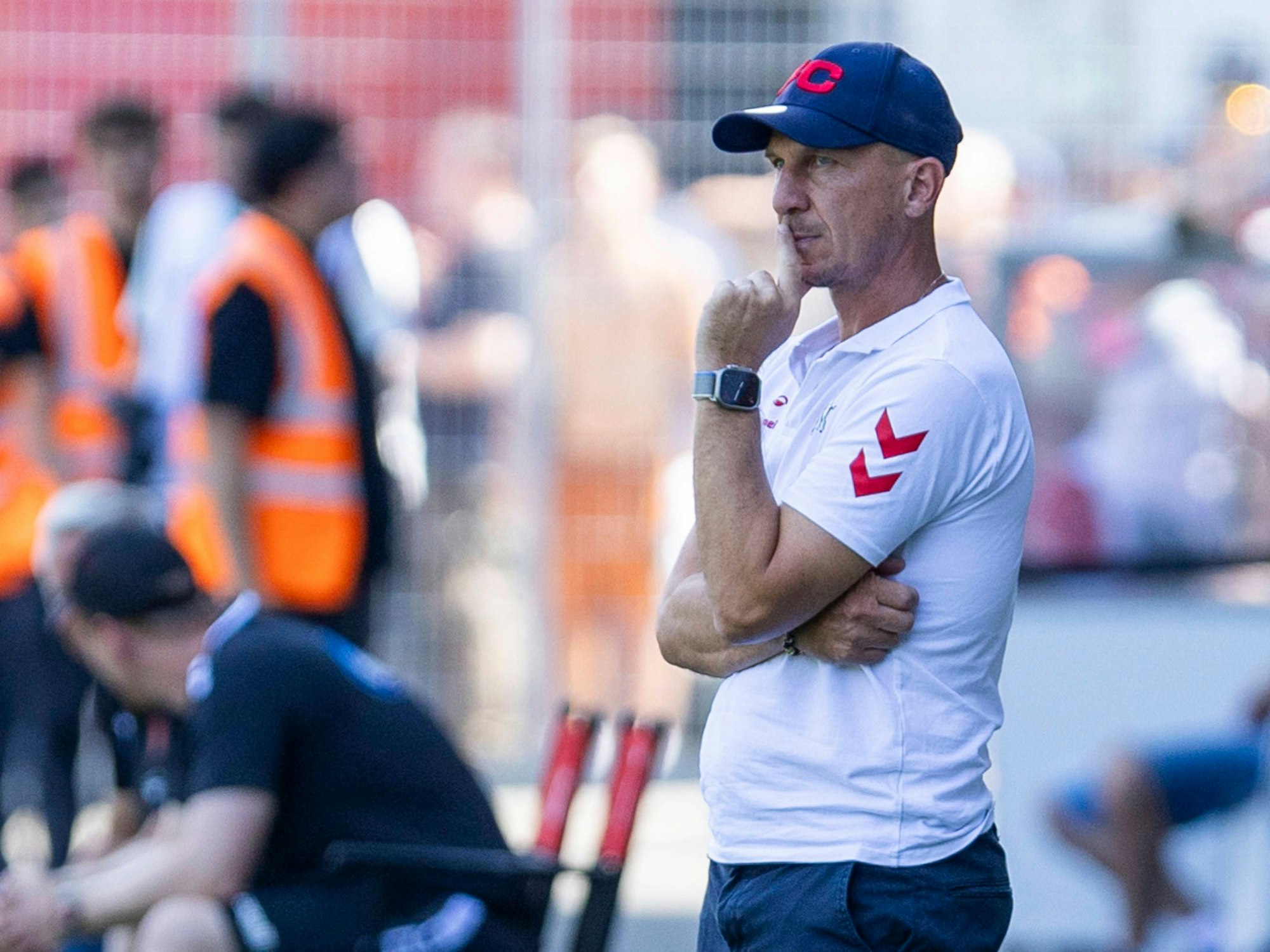 Gerhard Struber während des Testspiels gegen Viktoria Köln.