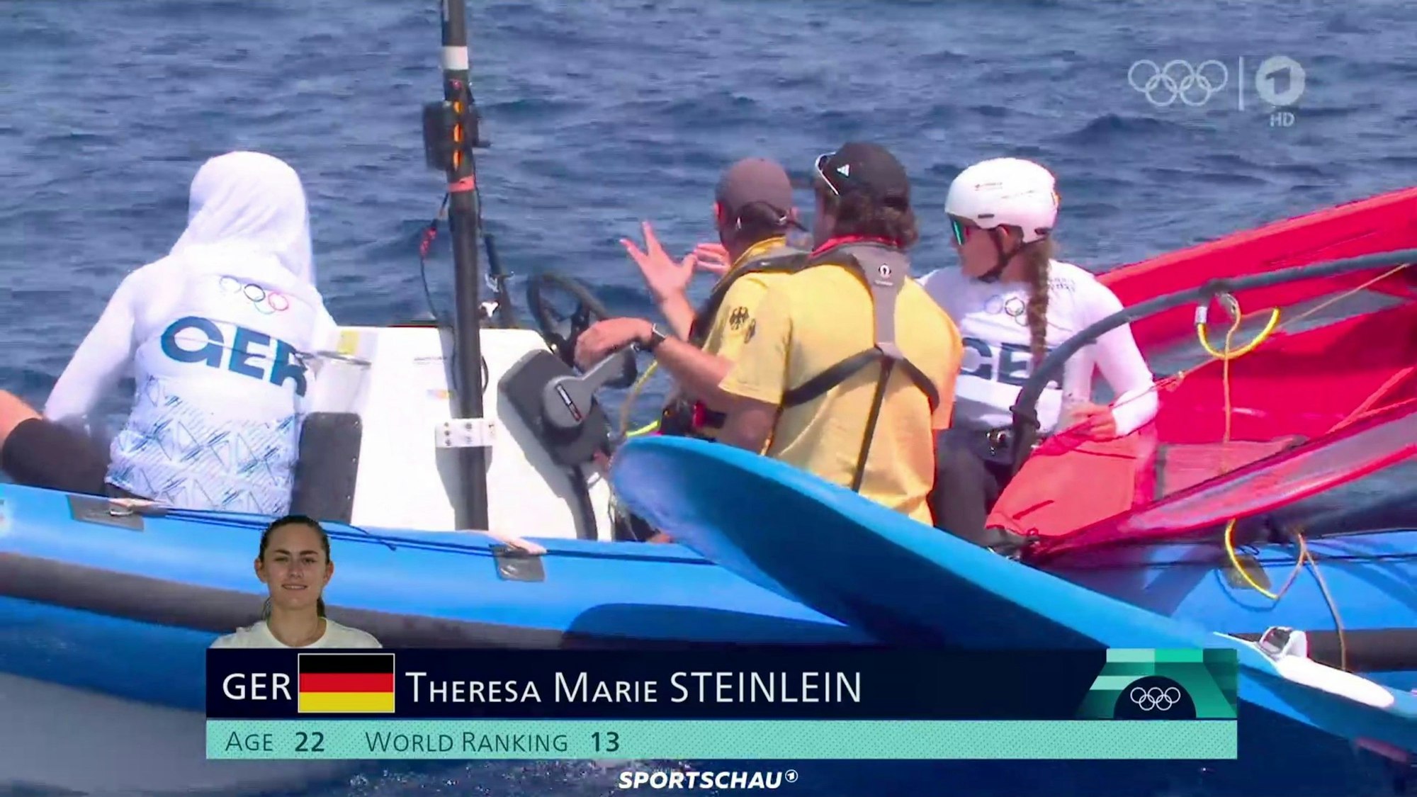 Windsurfen bei Olympia: Die Deutsche Theresa Marie Steinlein wartet auf ihren Einsatz.