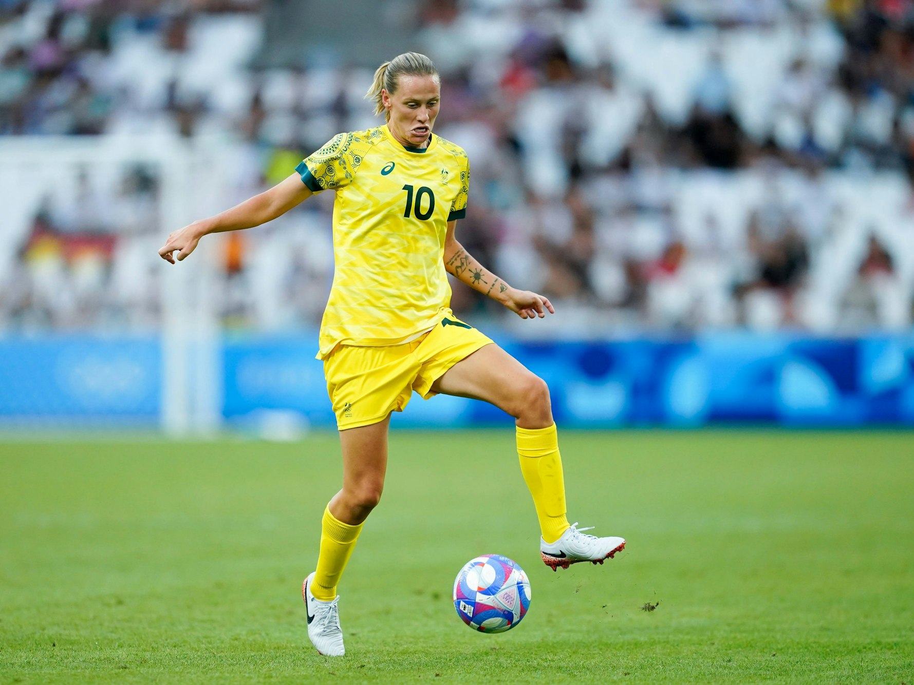 Emily van Egmond während des Spiels gegen Deutschland beim olympischen Fußballturnier.