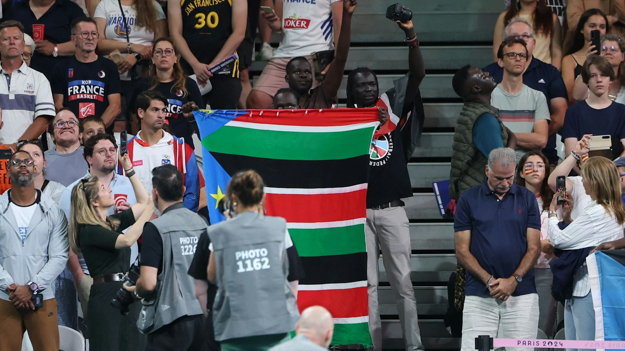 Ein Blick auf die Tribünen beim Olympia-Basketballspiel zwischen dem Südsudan und Puerto Rico am Sonntag (28. Juli 2024).
