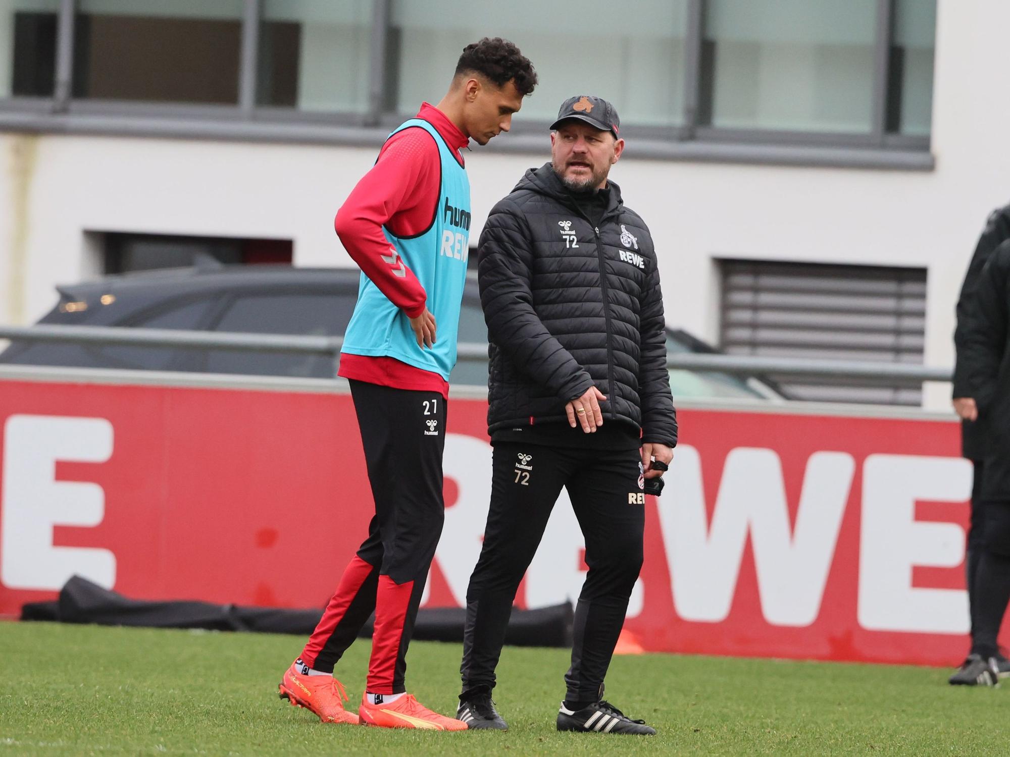 Ex-FC-Trainer Steffen Baumgart gemeinsam mit Ex-Stürmer Davie Selke am 11. Januar 2023 im Training am Geißbockheim.