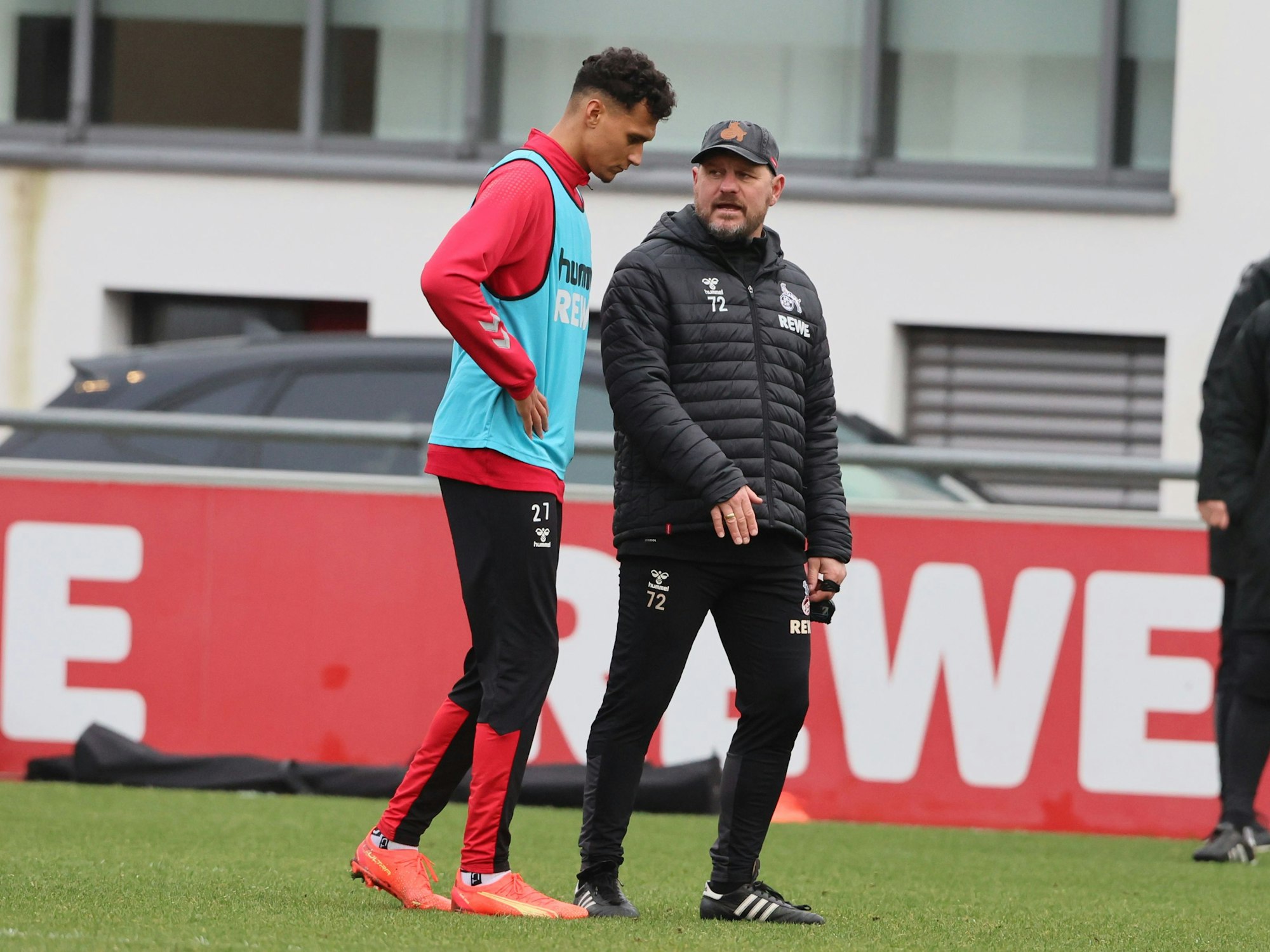 Ex-FC-Trainer Steffen Baumgart gemeinsam mit Ex-Stürmer Davie Selke am 11. Januar 2023 im Training am Geißbockheim.
