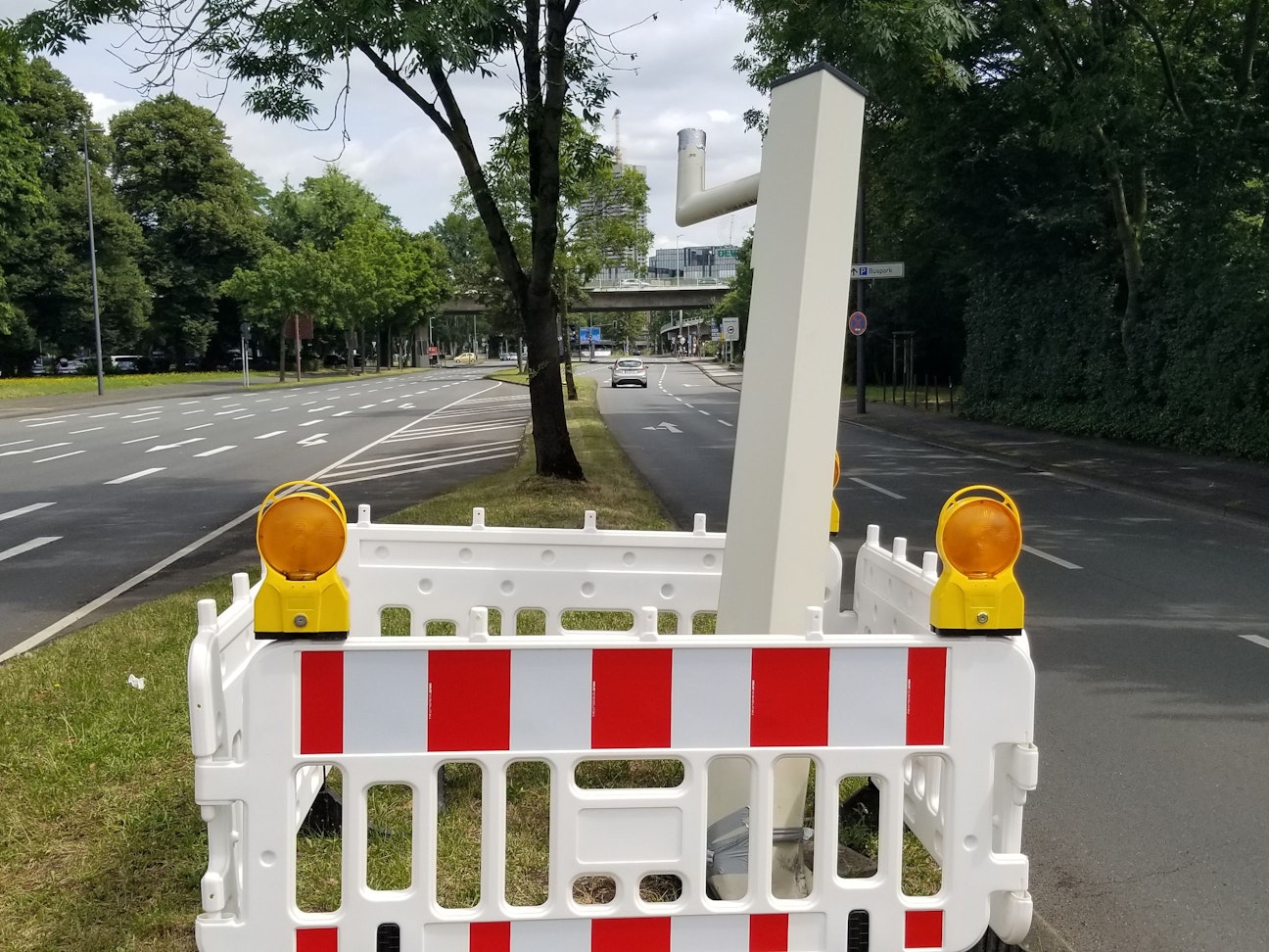 Der Blitzer an der Kreuzung Riehler Straße/Elsa-Brändström-Straße in Köln-Riehl