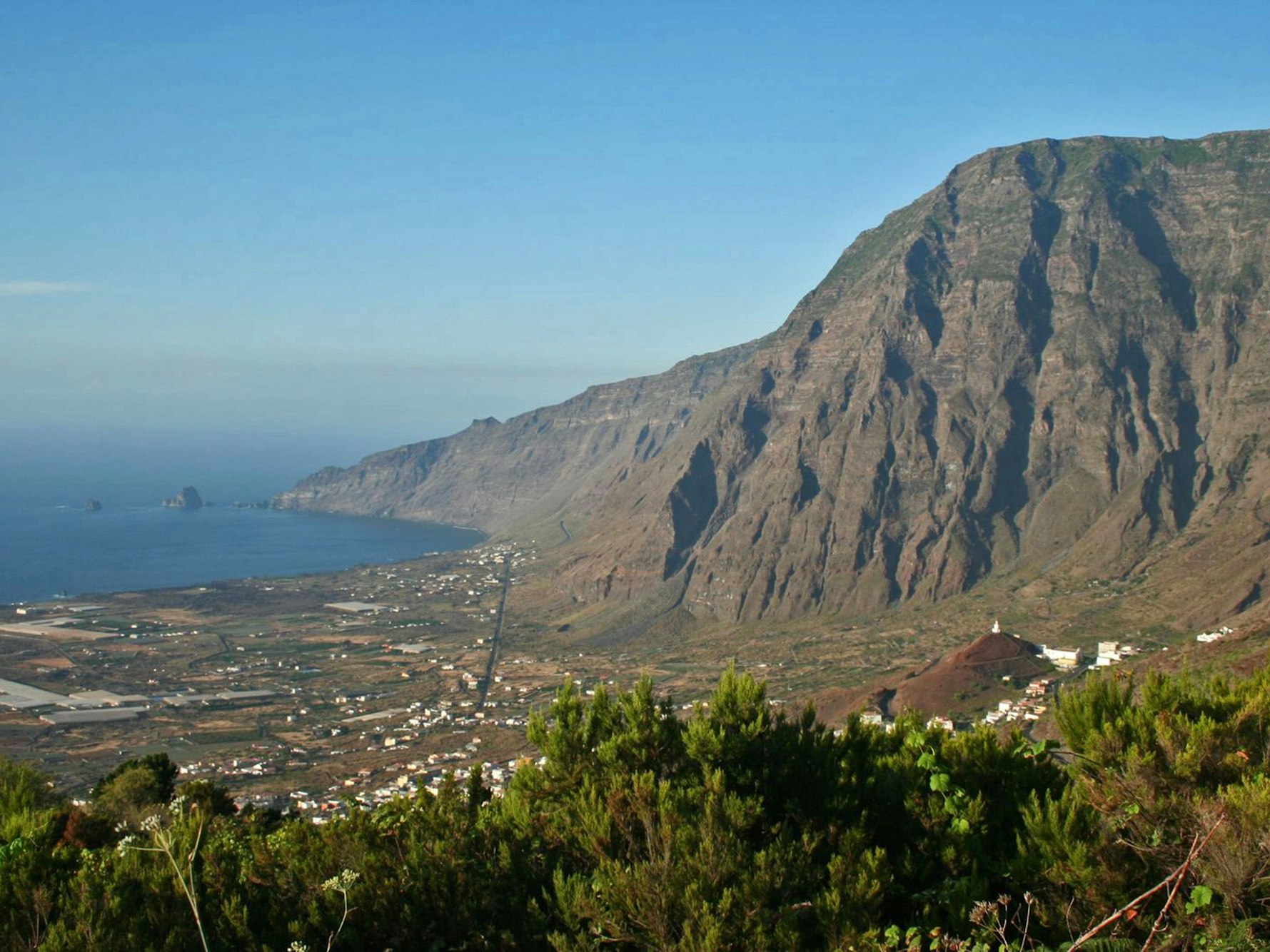 Das El-Golfo-Tal auf der Kanarischen Insel El Hierro entstand, als vor Zehntausenden Jahren ein Drittel der Insel nach einem Erdbeben im Atlantik versank.