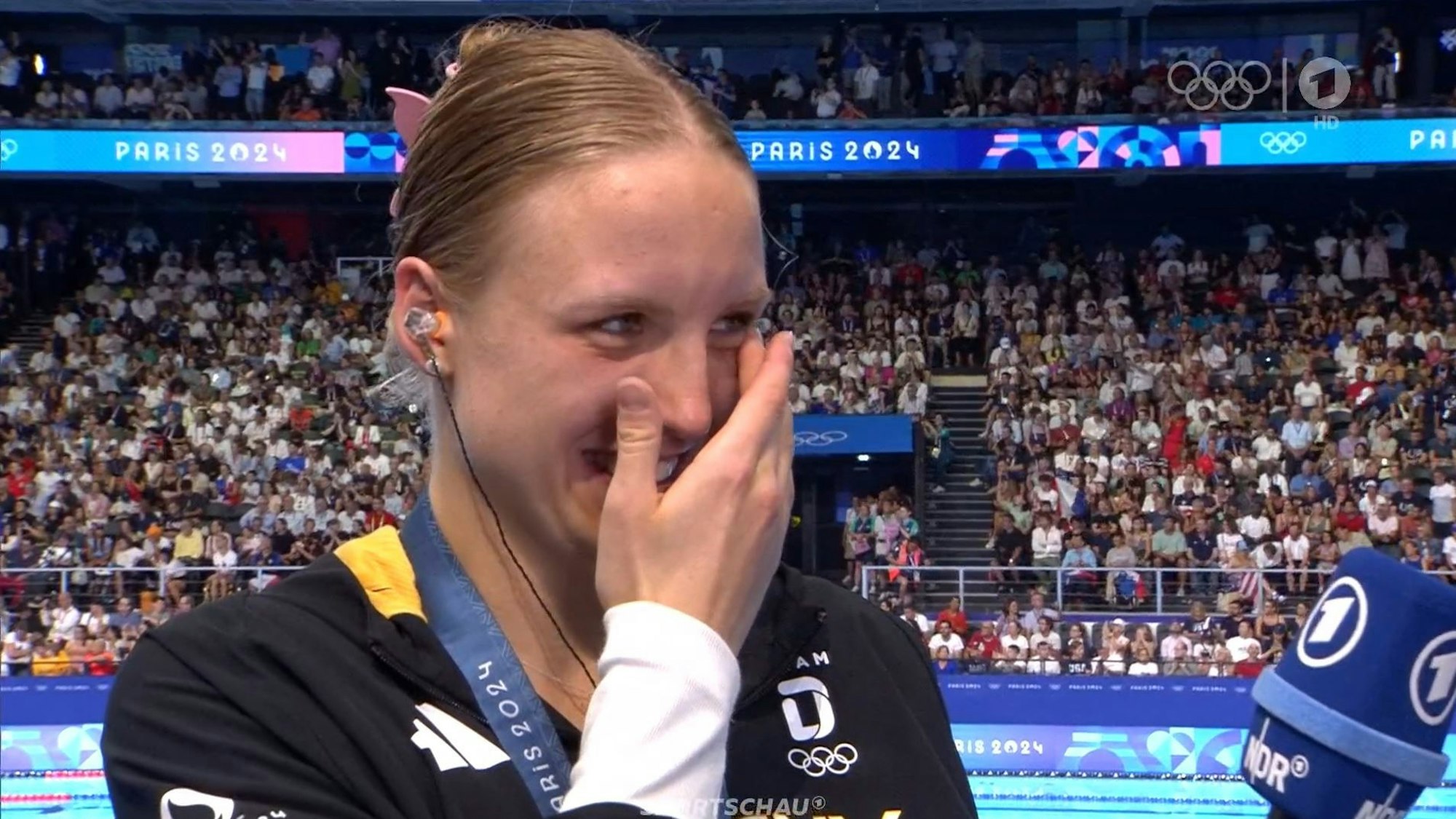 Isabel Gose am Mittwoch (31. Juli 2024) im ARD-Interview nach ihrem Bronze-Gewinn bei Olympia.