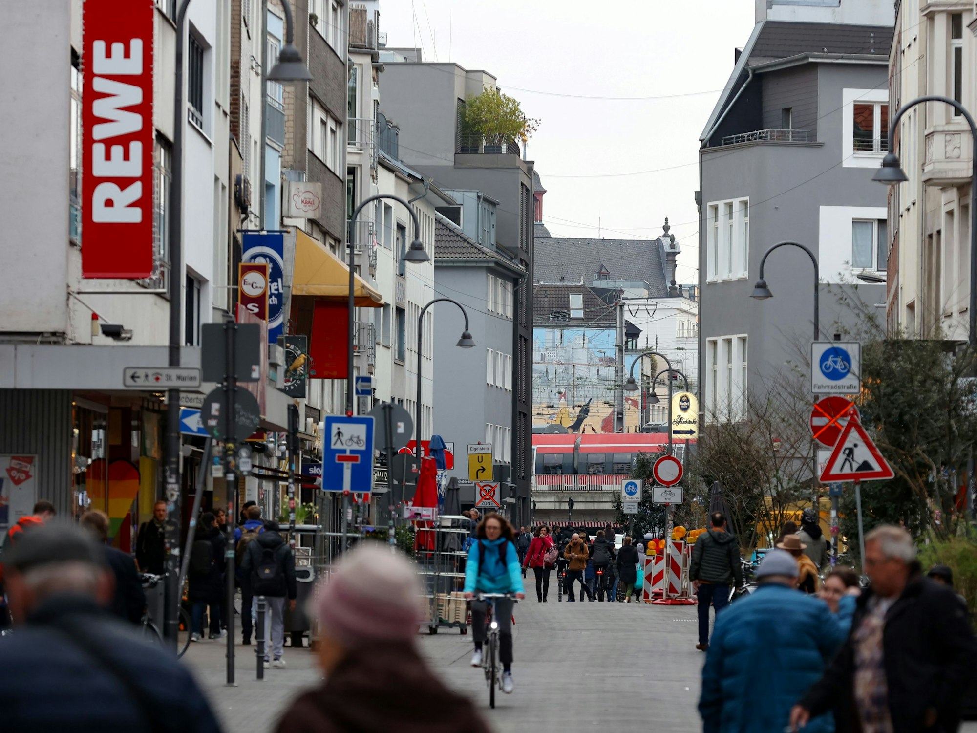 Der Eigelstein mit der Rewe-Filiale