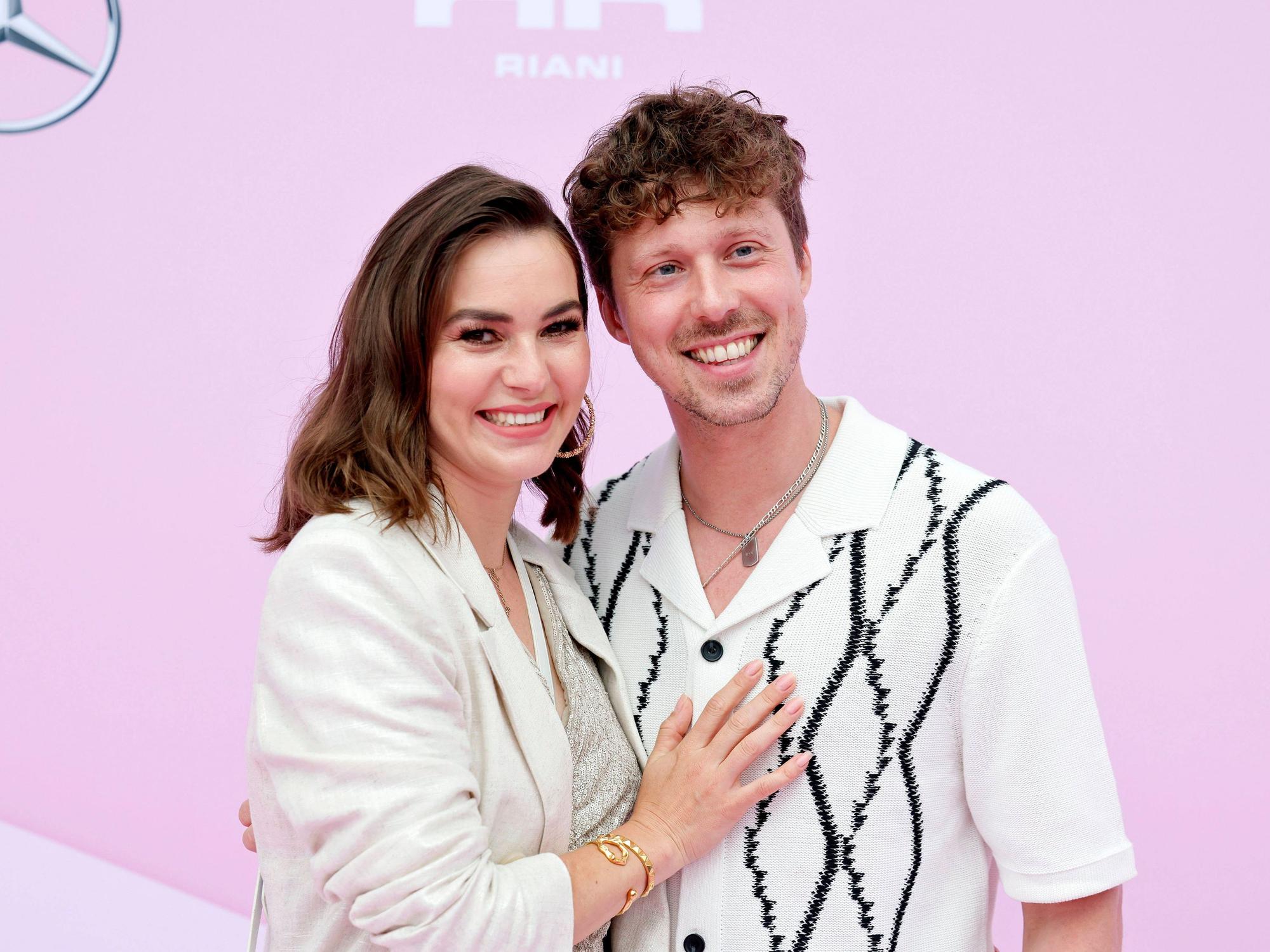 Tänzerin Renata Lusin und Tänzer Valentin Lusin bei der Riani Cruise 2024.