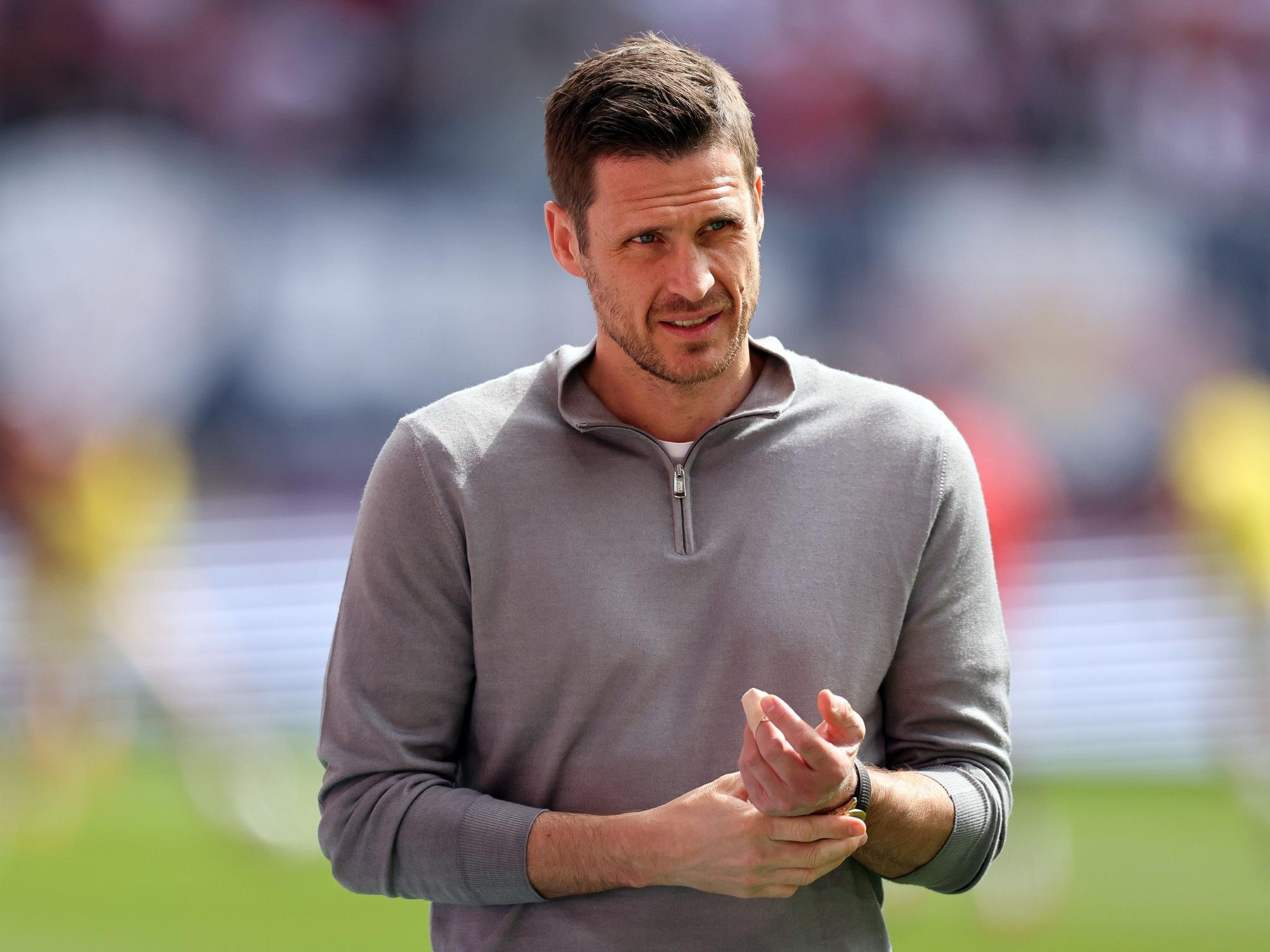 Sebastian Kehl, Sportdirektor von Borussia Dortmund, kommt in das Stadion.