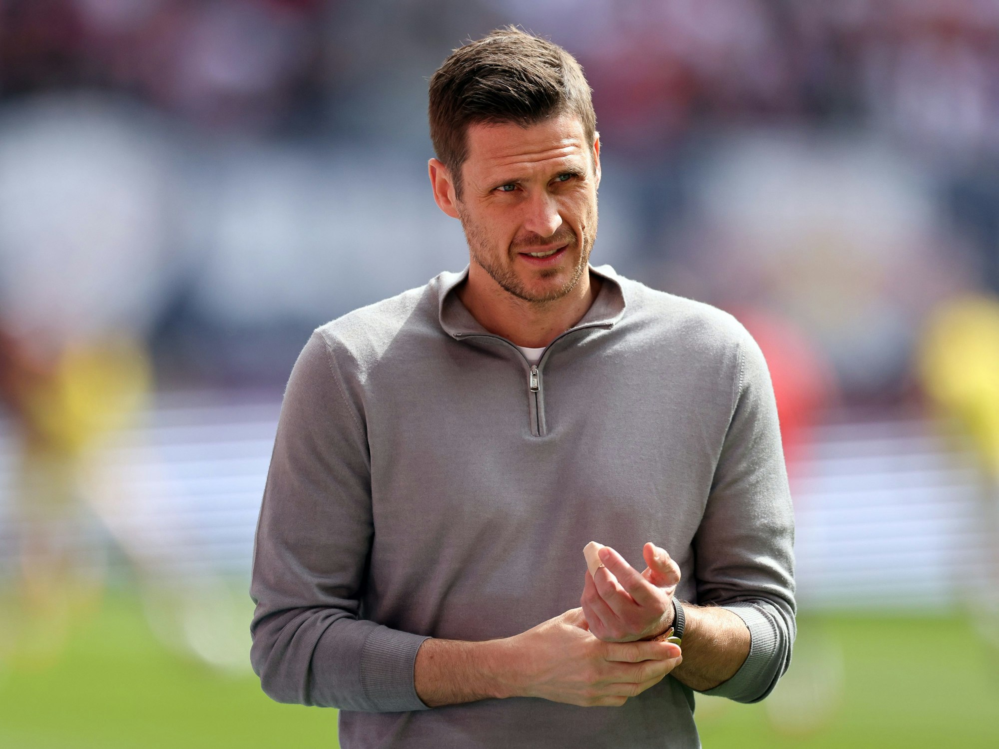 Sebastian Kehl, Sportdirektor von Borussia Dortmund, kommt in das Stadion.
