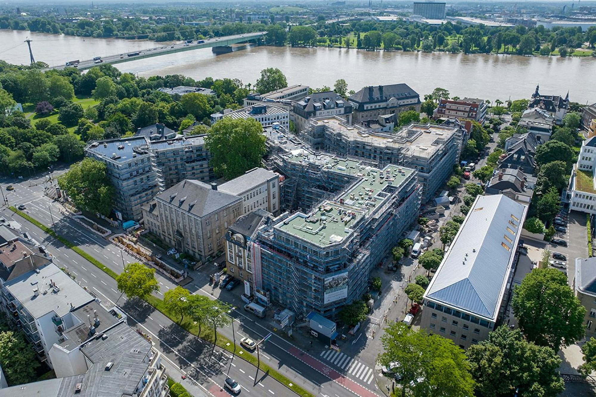 Viva Agrippina von oben. Den Rhein in der Nachbarschaft.