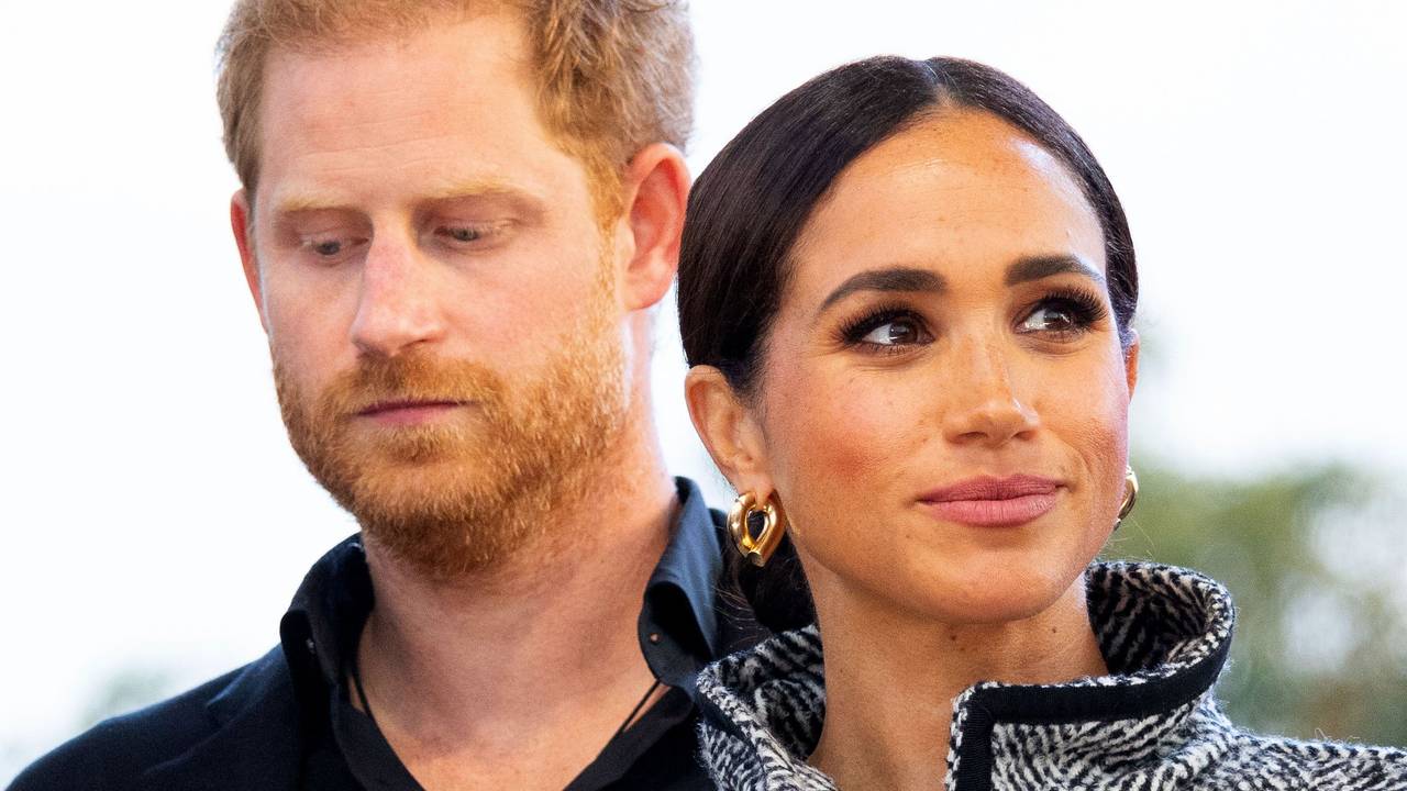 Prinz Harry (hinten), Herzog von Sussex, und seine Frau Meghan, Herzogin von Sussex, während des One805LIVE!-Music-Festivals im kalifornischen Santa Barbara.