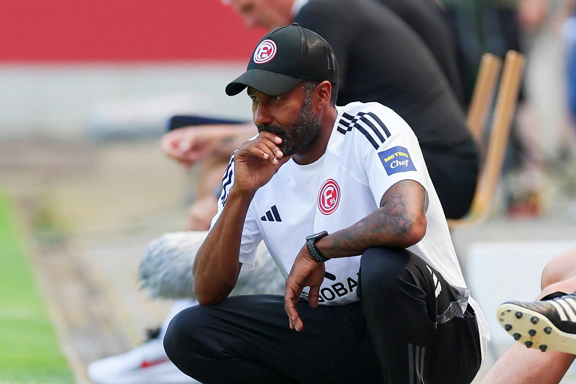 Daniel Thioune an der Seitenlinie.