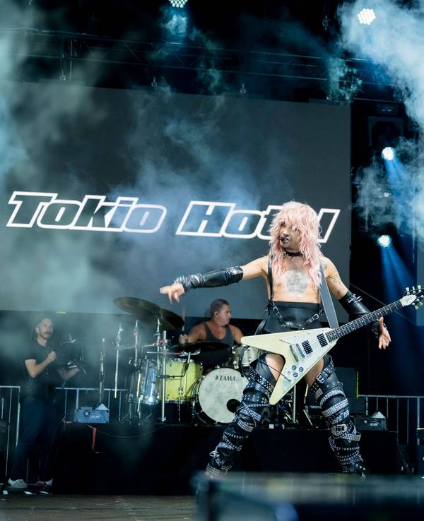 Bill Kaulitz von Tokio Hotel rockte 2024 den Heumarkt beim Kölner CSD.