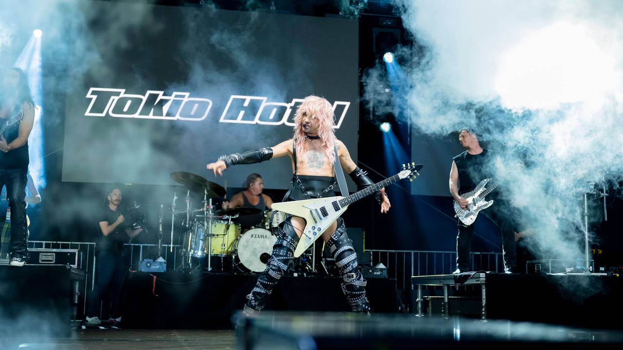 Bill Kaulitz von Tokio Hotel rockte 2024 den Heumarkt beim Kölner CSD.