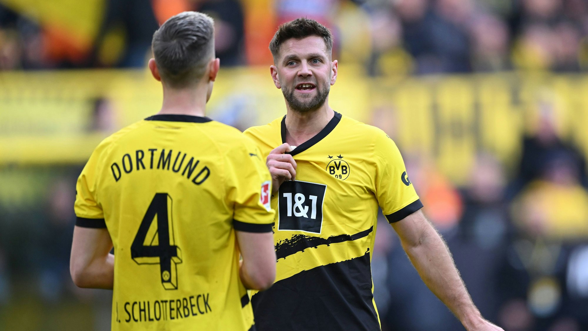 Nico Schlotterbeck und Niclas Füllkrug am 21. April 2024 beim Spiel von Borussia Dortmund gegen Bayer Leverkusen.