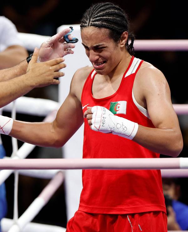 Imane Khelif weint nach ihrem Sieg im Olympia-Viertelfinale am 3. August 2024.