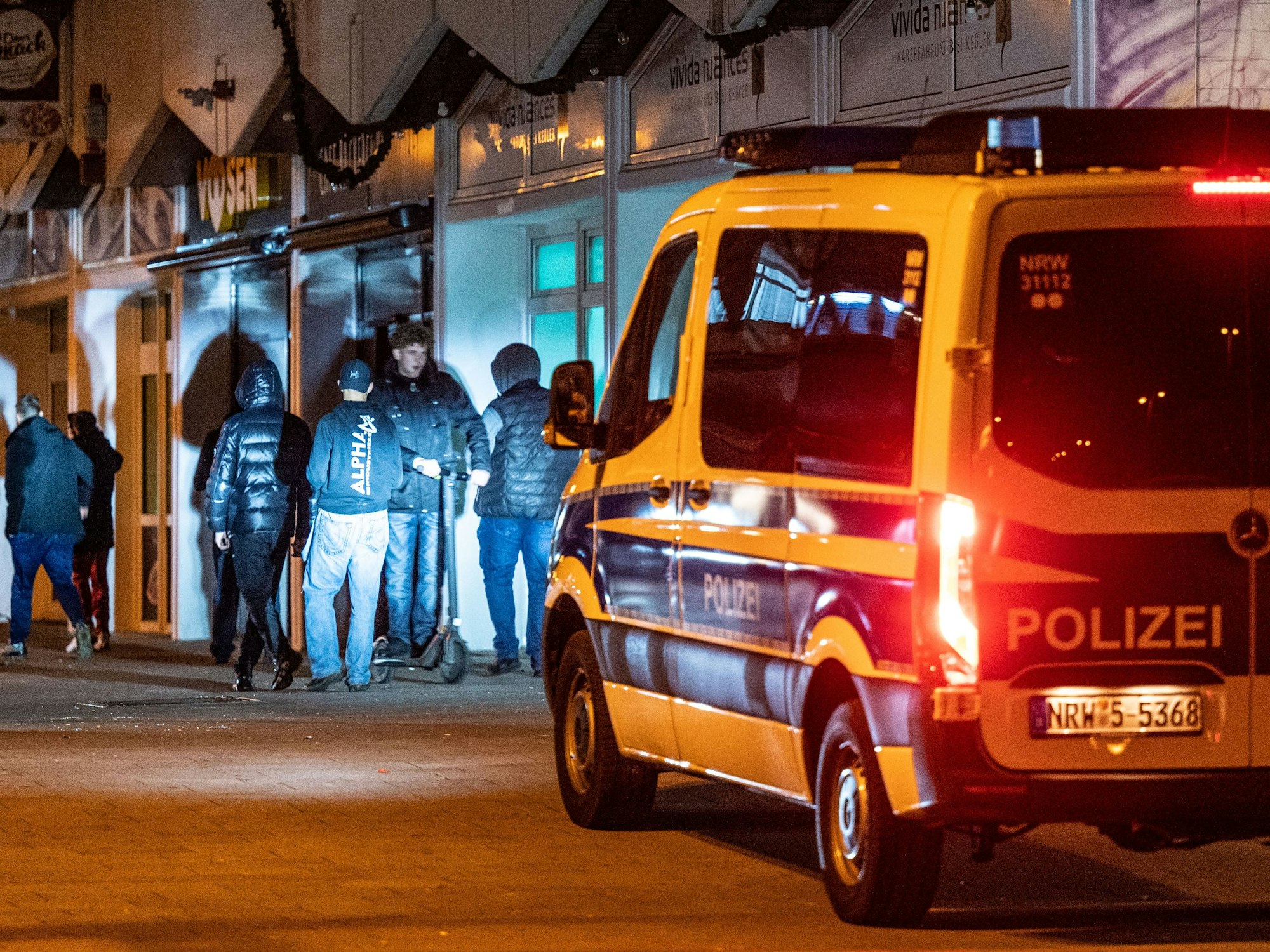 Die Polizei patrouilliert nachts im Görlinger Zentrum.