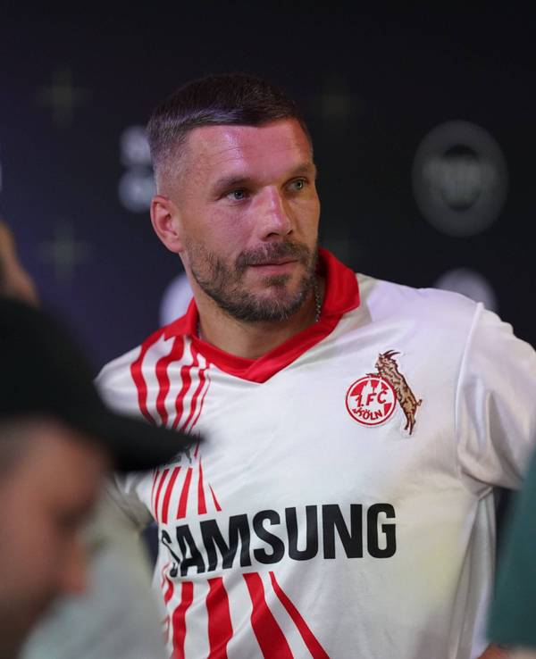 Lukas Podolski am 15. Juli 2024 bei der Baller League im Trikot des 1. FC Köln.