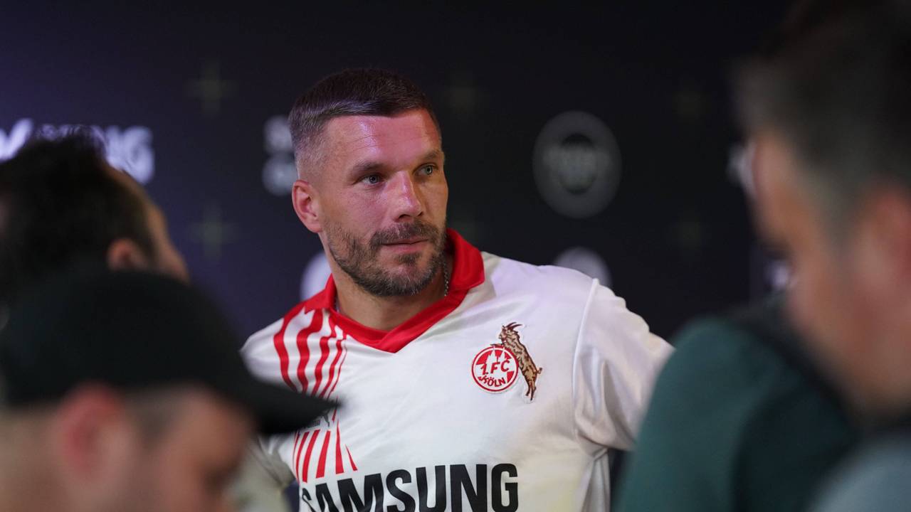 Lukas Podolski am 15. Juli 2024 bei der Baller League im Trikot des 1. FC Köln.