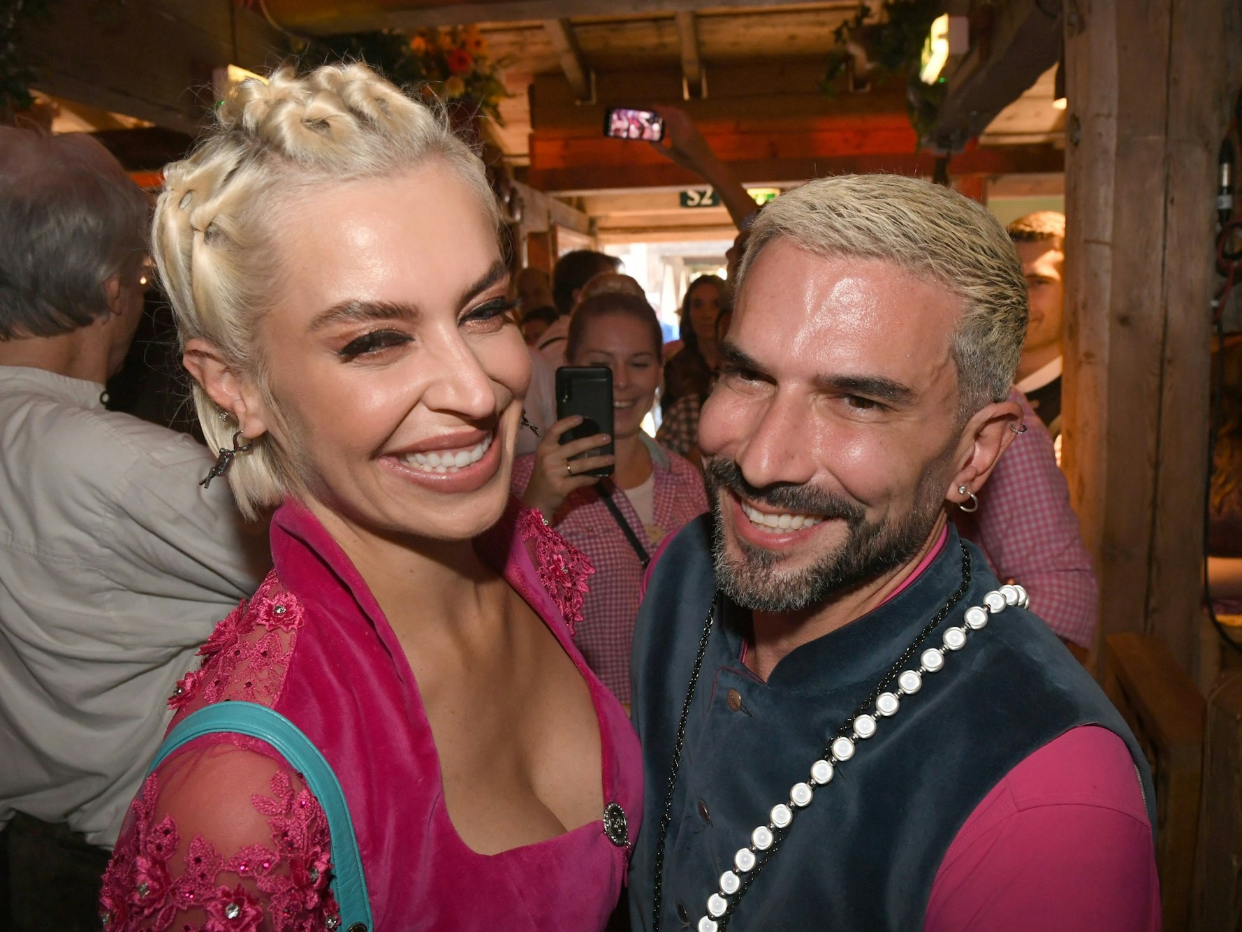 Marc Terenzi und Verena Kerth feierten 2023 im Käfer-Zelt auf dem Münchner Oktoberfest nach Terenzis Auftritt.
