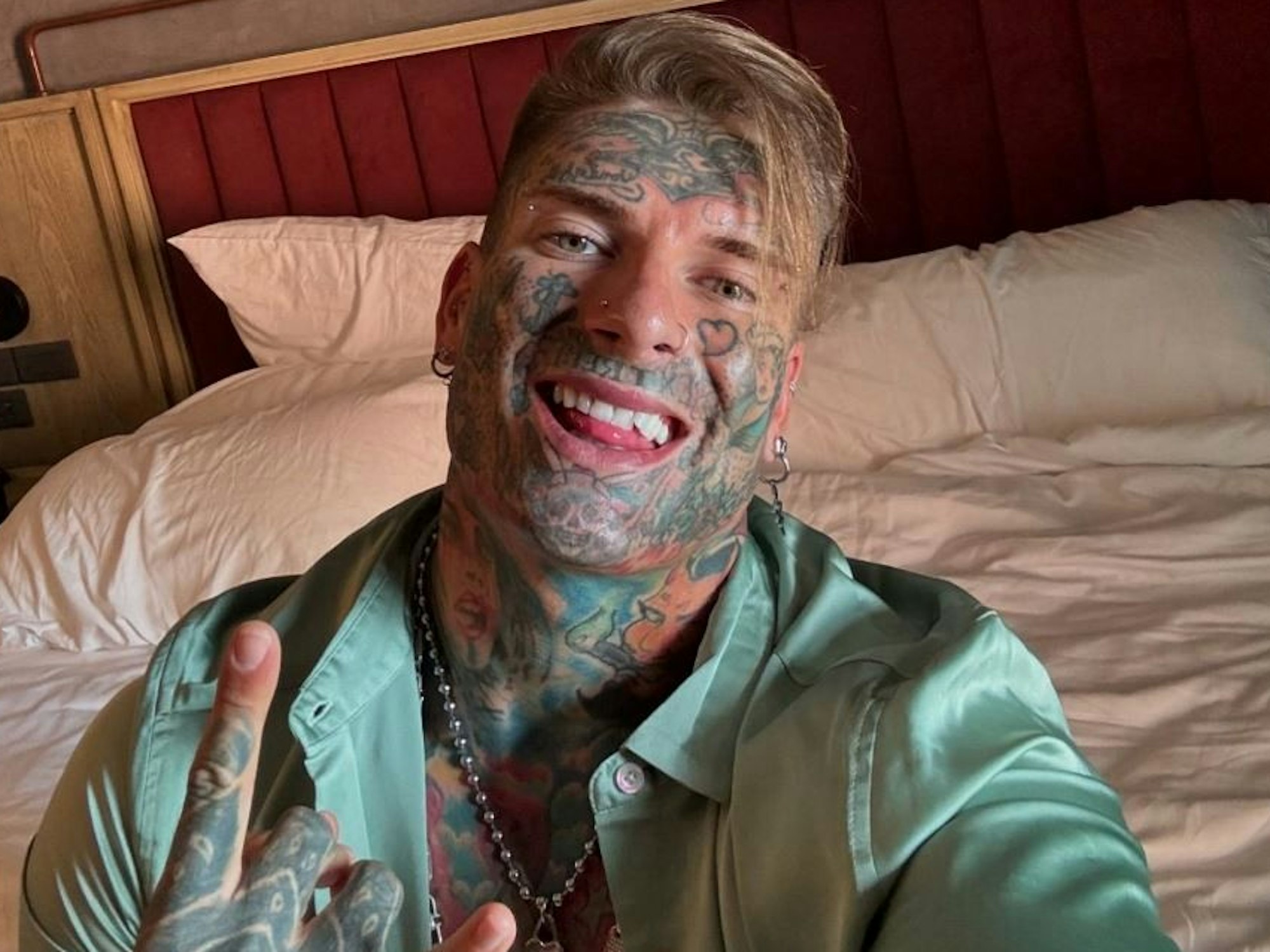 Nikola Glumac folgen über 150.000 Menschen auf Instagram (Stand: 3. August 2024). Vor seiner Zeit als Influencer sah der gebürtige Serbe noch ganz anders aus: Er hatte keine Tattoos und wog 150 Kilogramm.