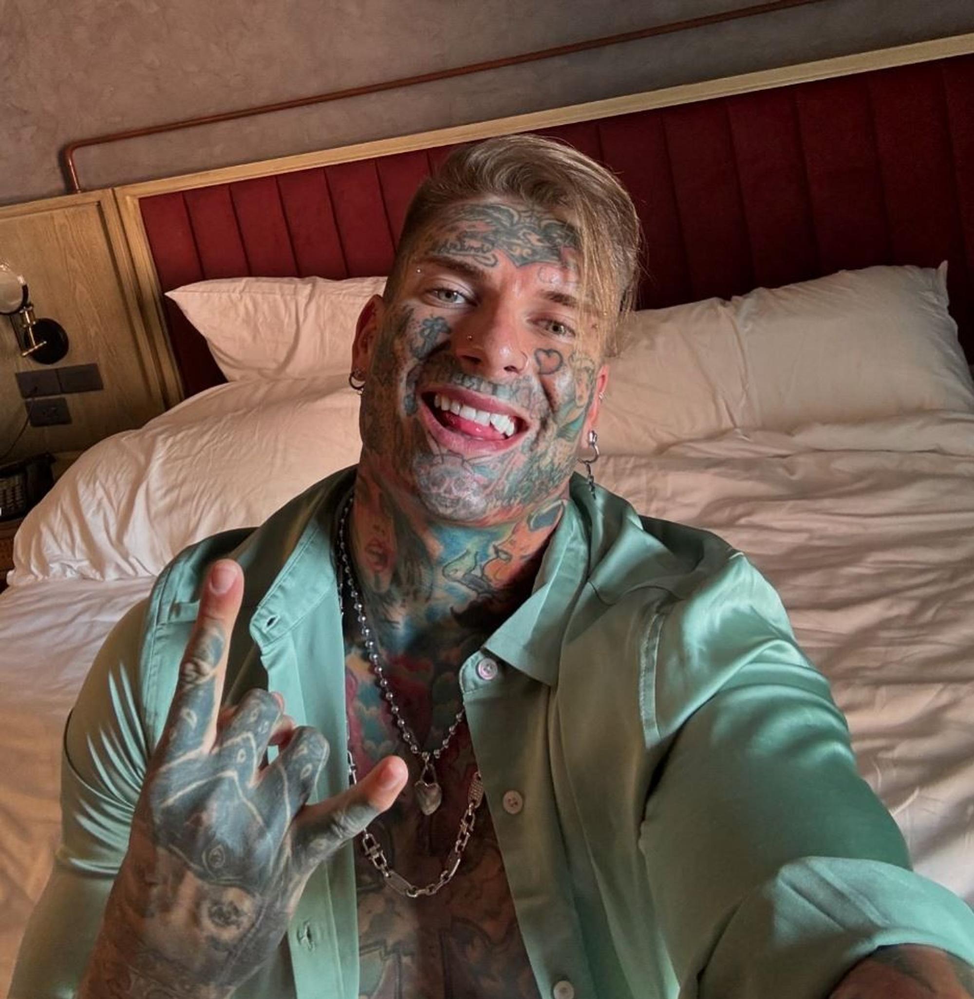 Nikola Glumac folgen rund 538.000 Menschen auf Instagram (Stand: 7. Oktober 2026). Vor seiner Zeit als Influencer sah der gebürtige Serbe noch ganz anders aus: Er hatte keine Tattoos und wog 150 Kilogramm.