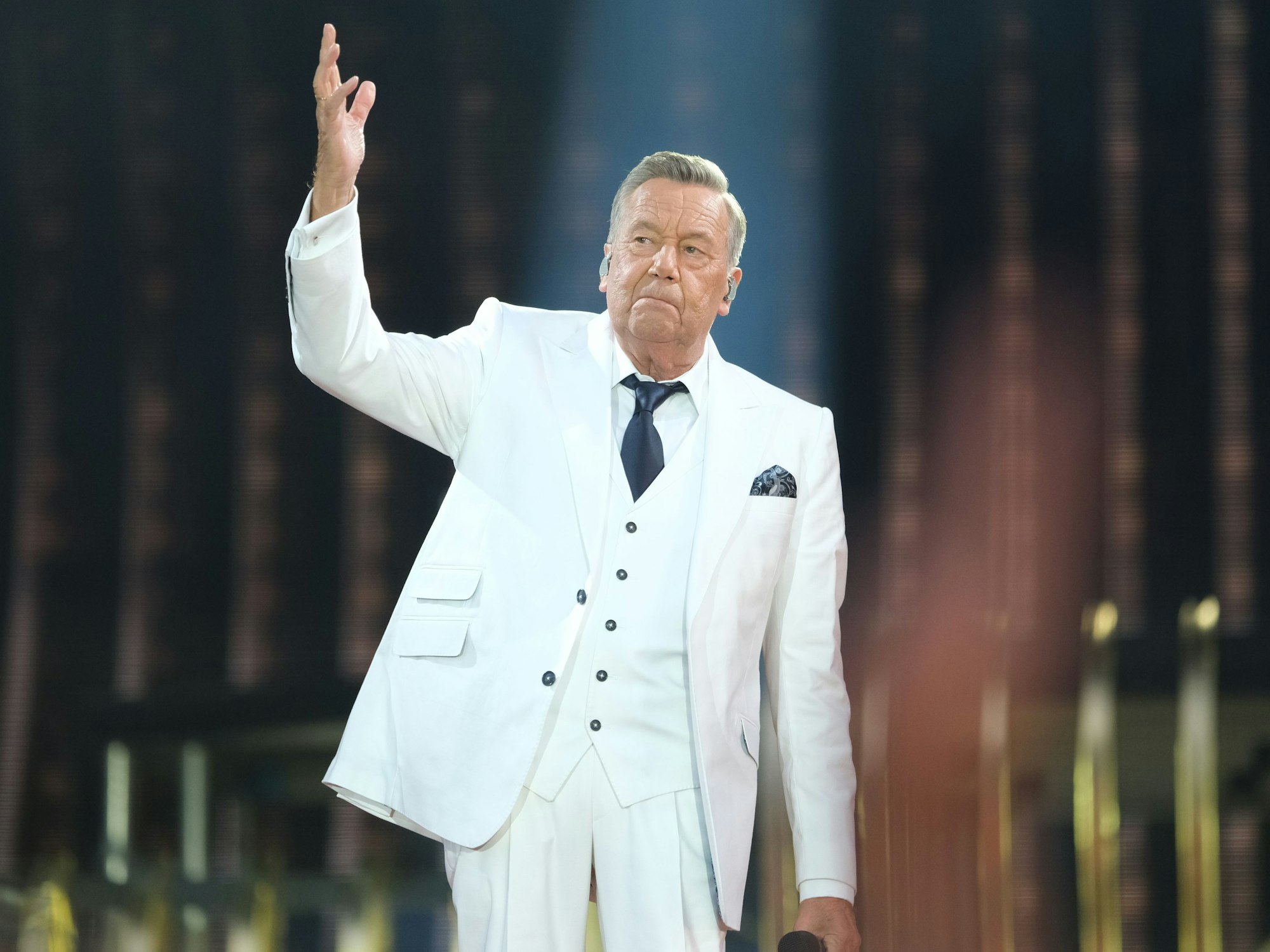 Schlagersänger Roland Kaiser beim Konzert „Kaisermania“ am 26. Juli 2024 in Dresden.