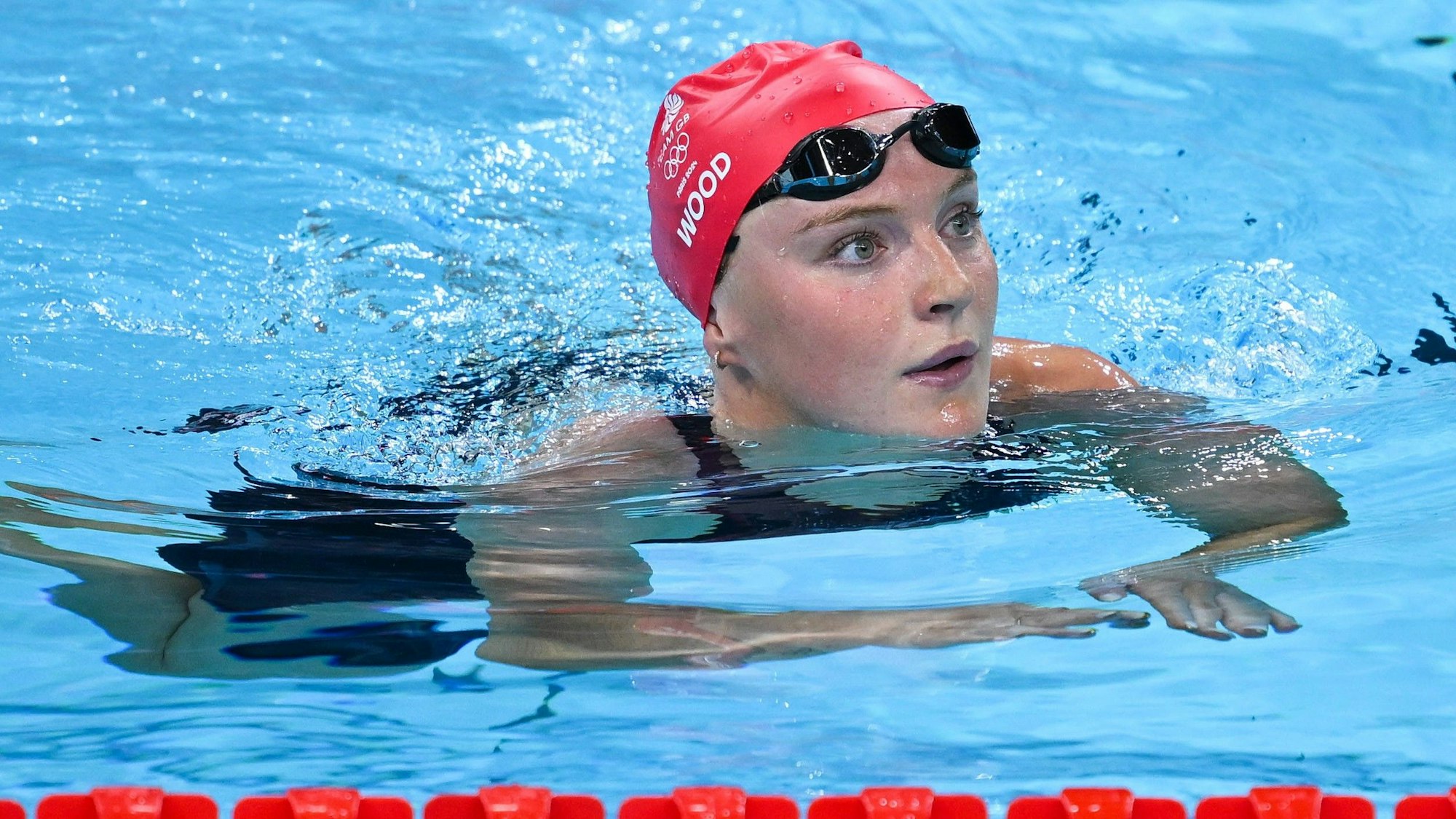 Olympia-Schwimmerin Abbie Wood am 2. August 2024 beim Halbfinale über 200 Meter Lagen im Wasser.