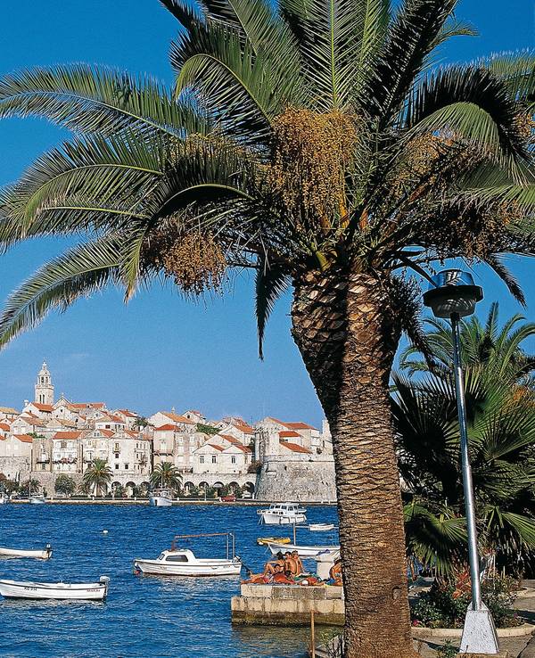 Zum Entspannen bietet sich für Kroatien-Reisende zum Beispiel ein Abstecher auf die Insel Korcula an.