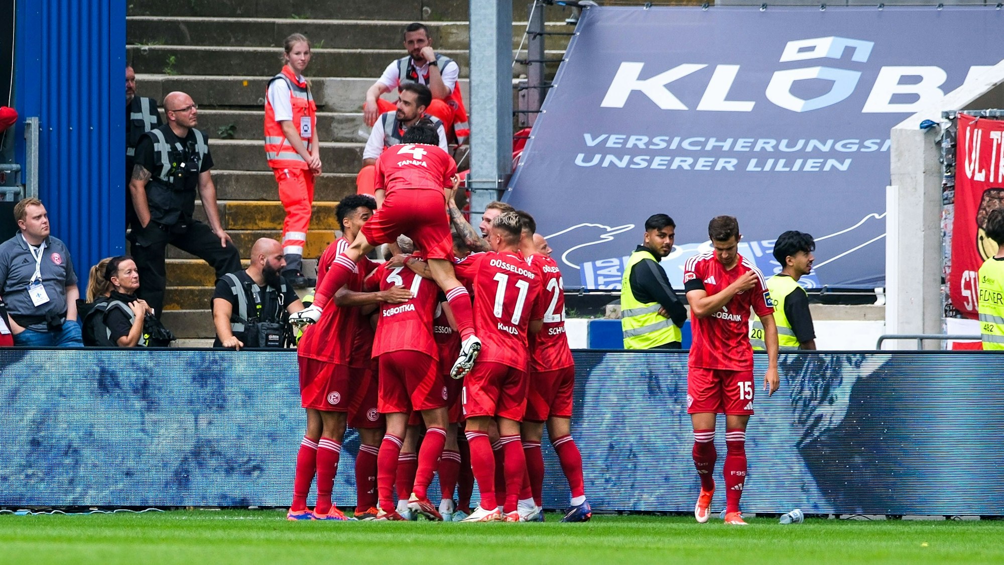 Fortunas Spieler jubeln in Darmstadt.