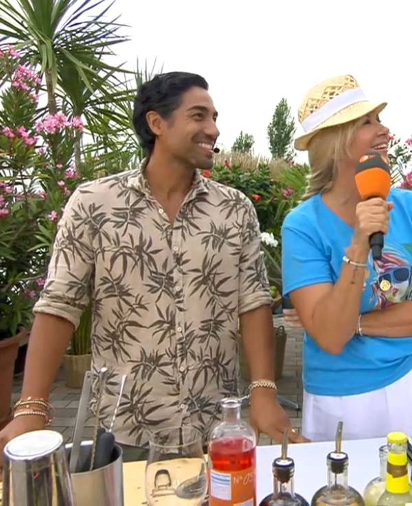 Das Foto stammt aus dem ZDF-Fernsehgarten vom 4. August und zeigt Andrea Kiewel im Gespräch mit Nic Shanker. Screenshot erstellt am 4. August zum Zwecke der Berichterstattung. Quelle: ZDF Mediathek