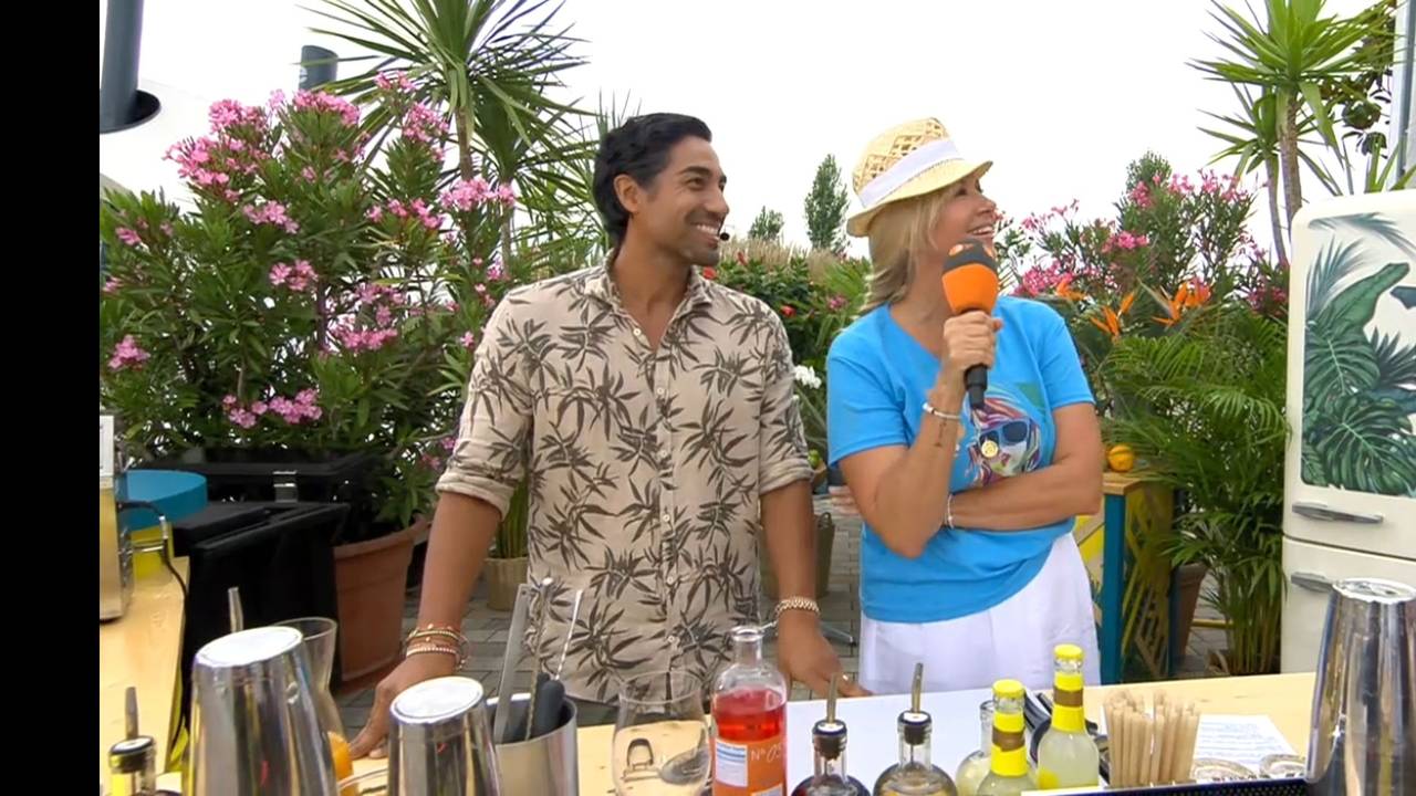 Das Foto stammt aus dem ZDF-Fernsehgarten vom 4. August und zeigt Andrea Kiewel im Gespräch mit Nic Shanker. Screenshot erstellt am 4. August zum Zwecke der Berichterstattung. Quelle: ZDF Mediathek