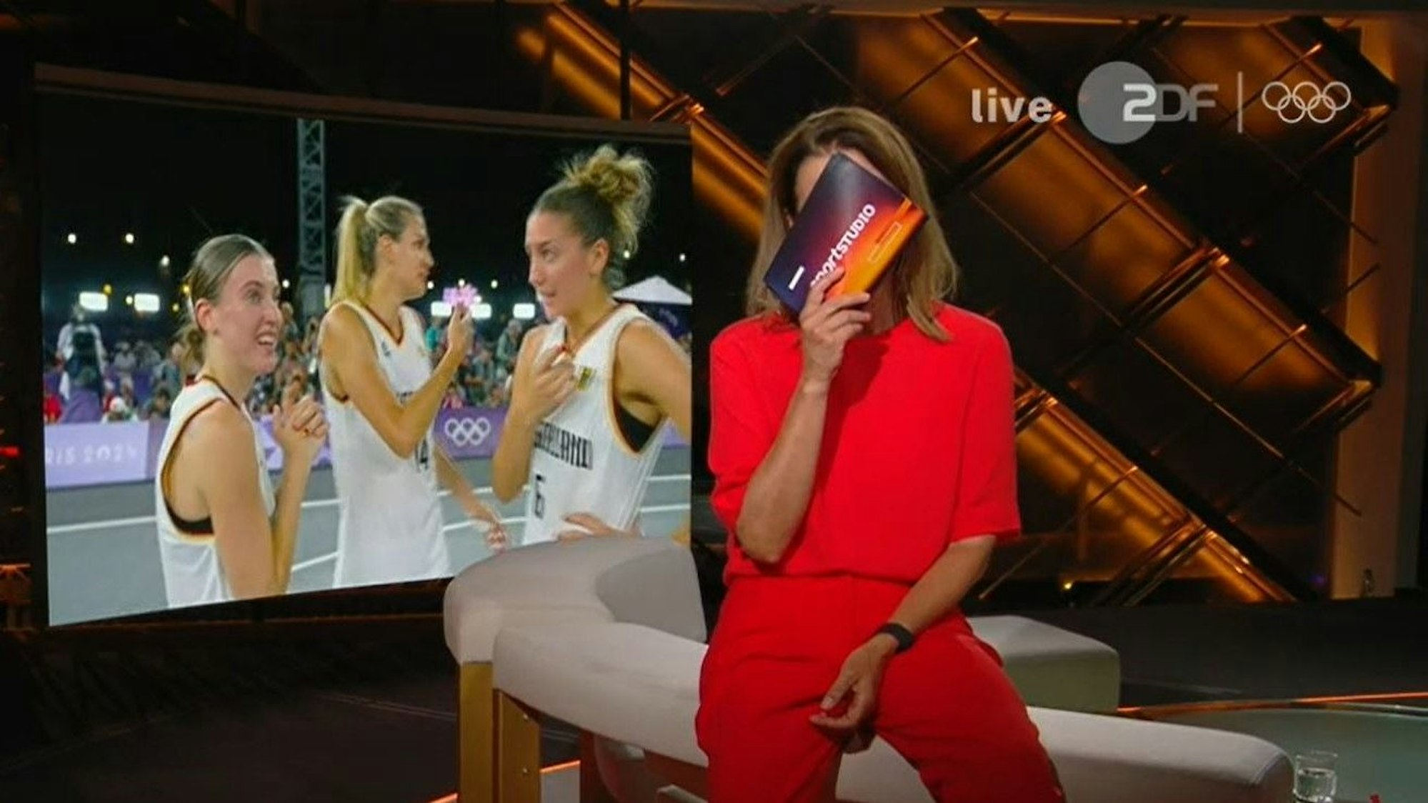 ZDF-Moderatorin Katrin Müller-Hohenstein am Montag (5. August 2024) in der Olympia-Übertragung im ZDF.