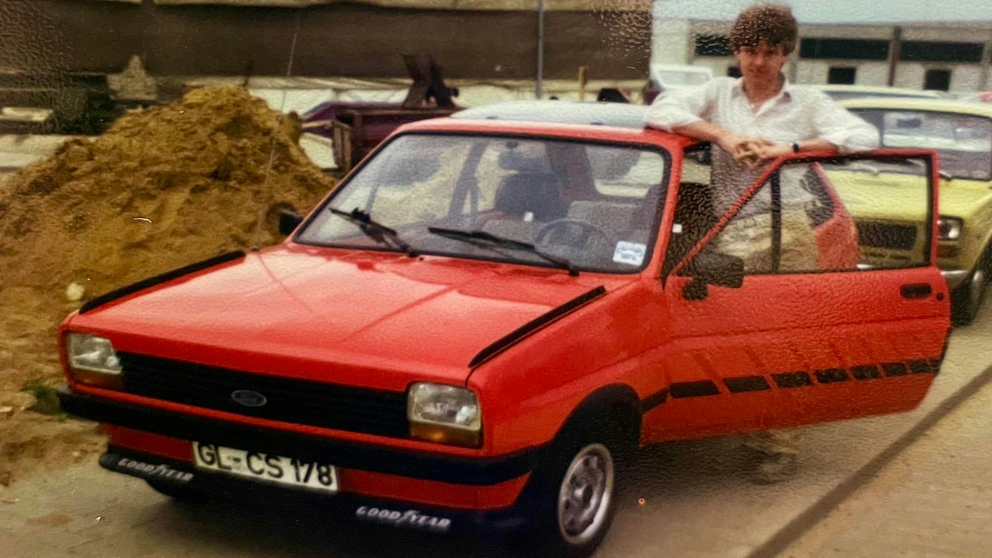 Hoffmann als 18-Jähriger mit seinem geliebten Fiesta.