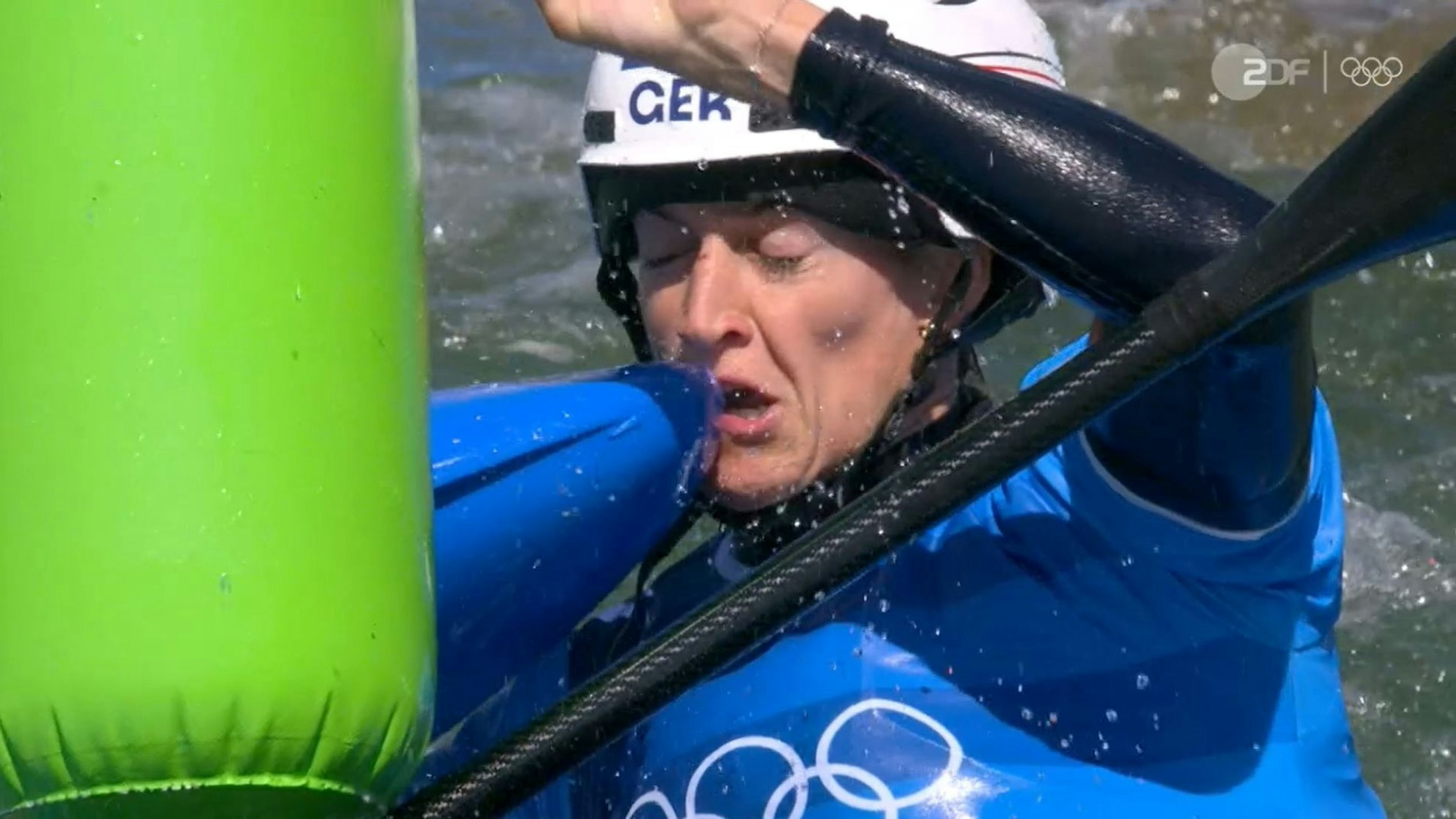 Ricarda Funk beim harten Viertelfinale im Kajak-Cross. Der letzte Olympia-Auftritt der Olympiasiegerin von 2021 endete am Montag (5. August 2024) mit Tränen und dem Schmerz über das verfrühte Aus.